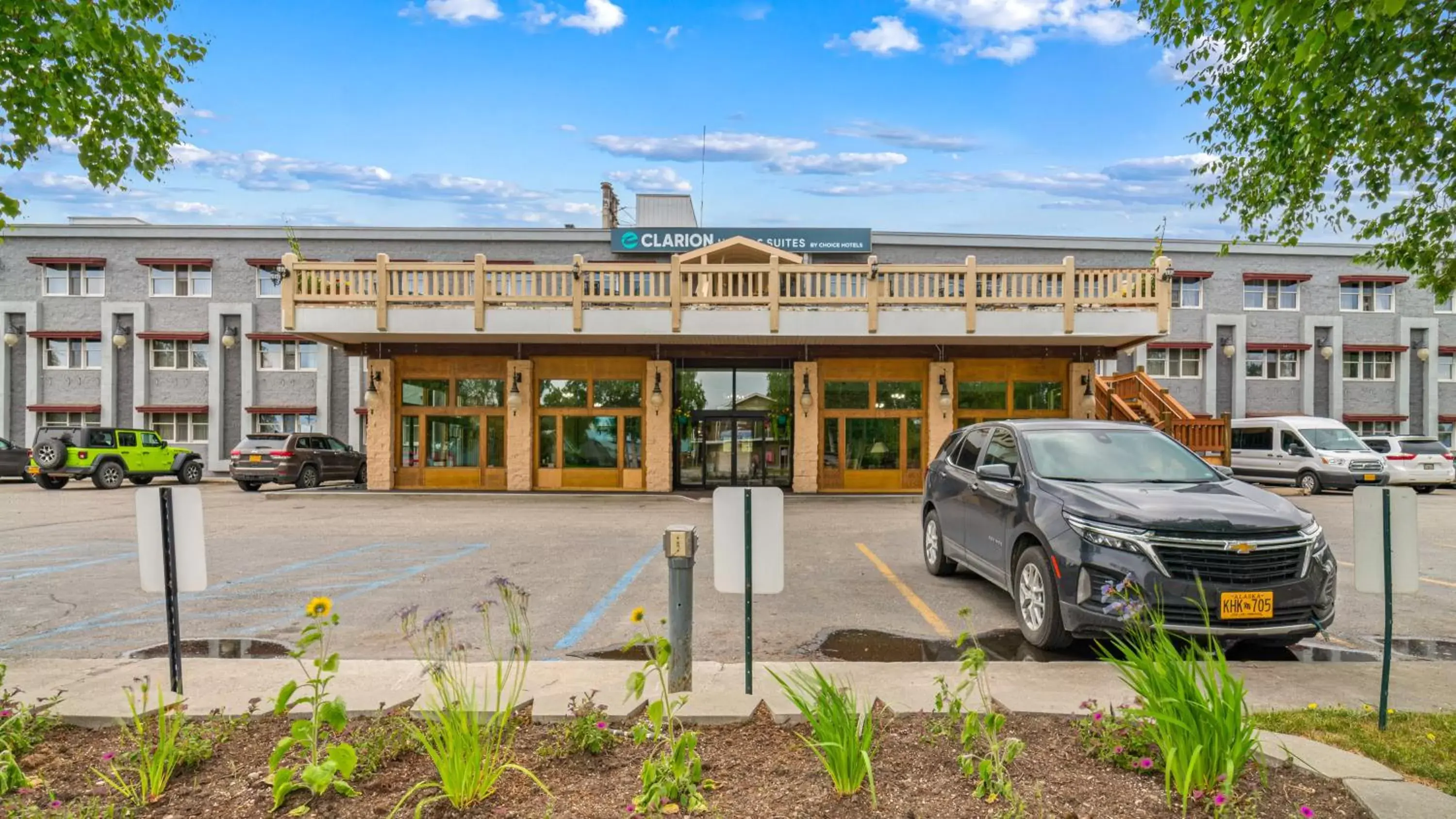 Facade/entrance, Property Building in Clarion Hotel & Suites Fairbanks near Ft. Wainwright