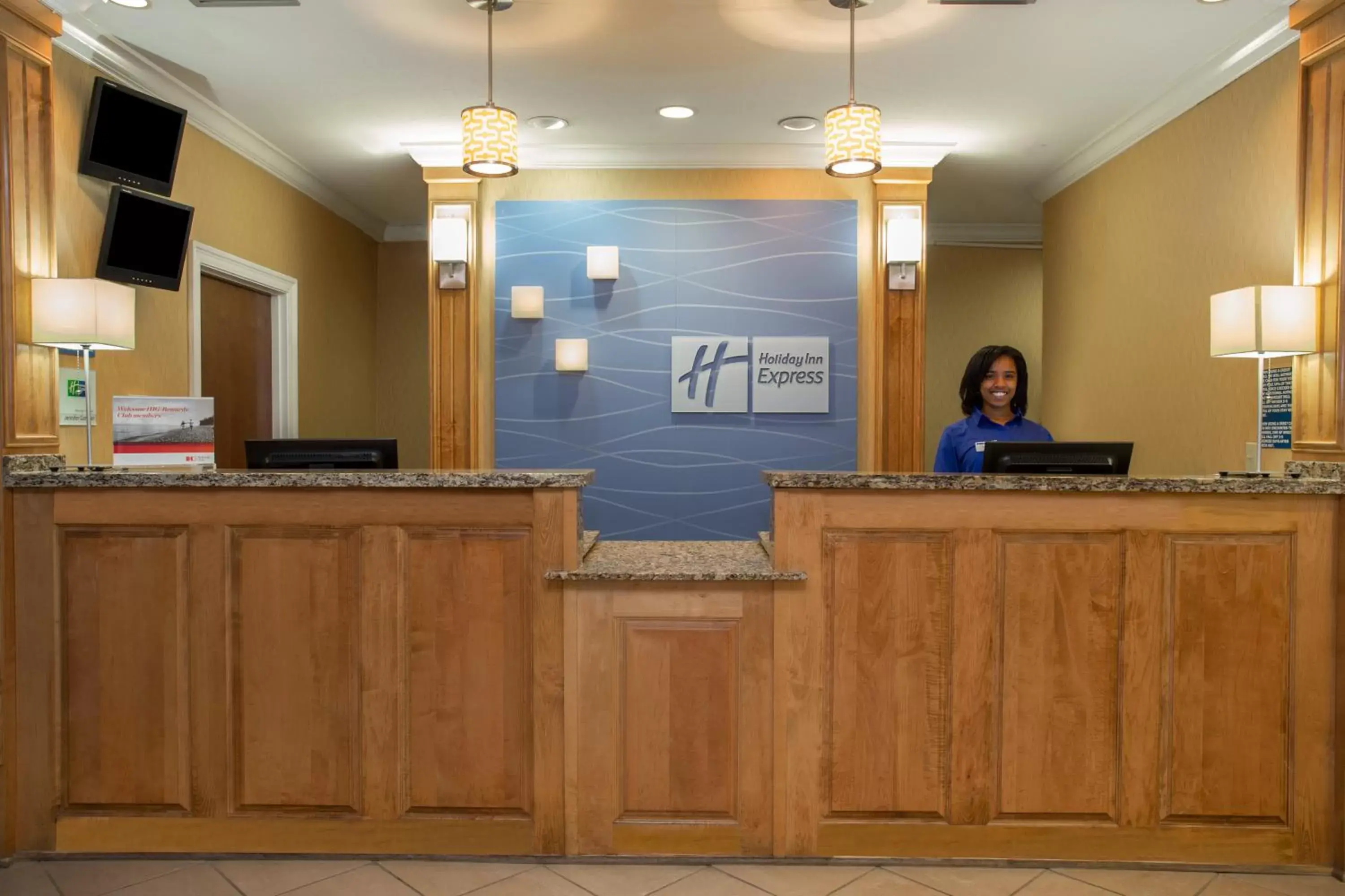 Property building, Lobby/Reception in Holiday Inn Express Harvey-Marrero, an IHG Hotel