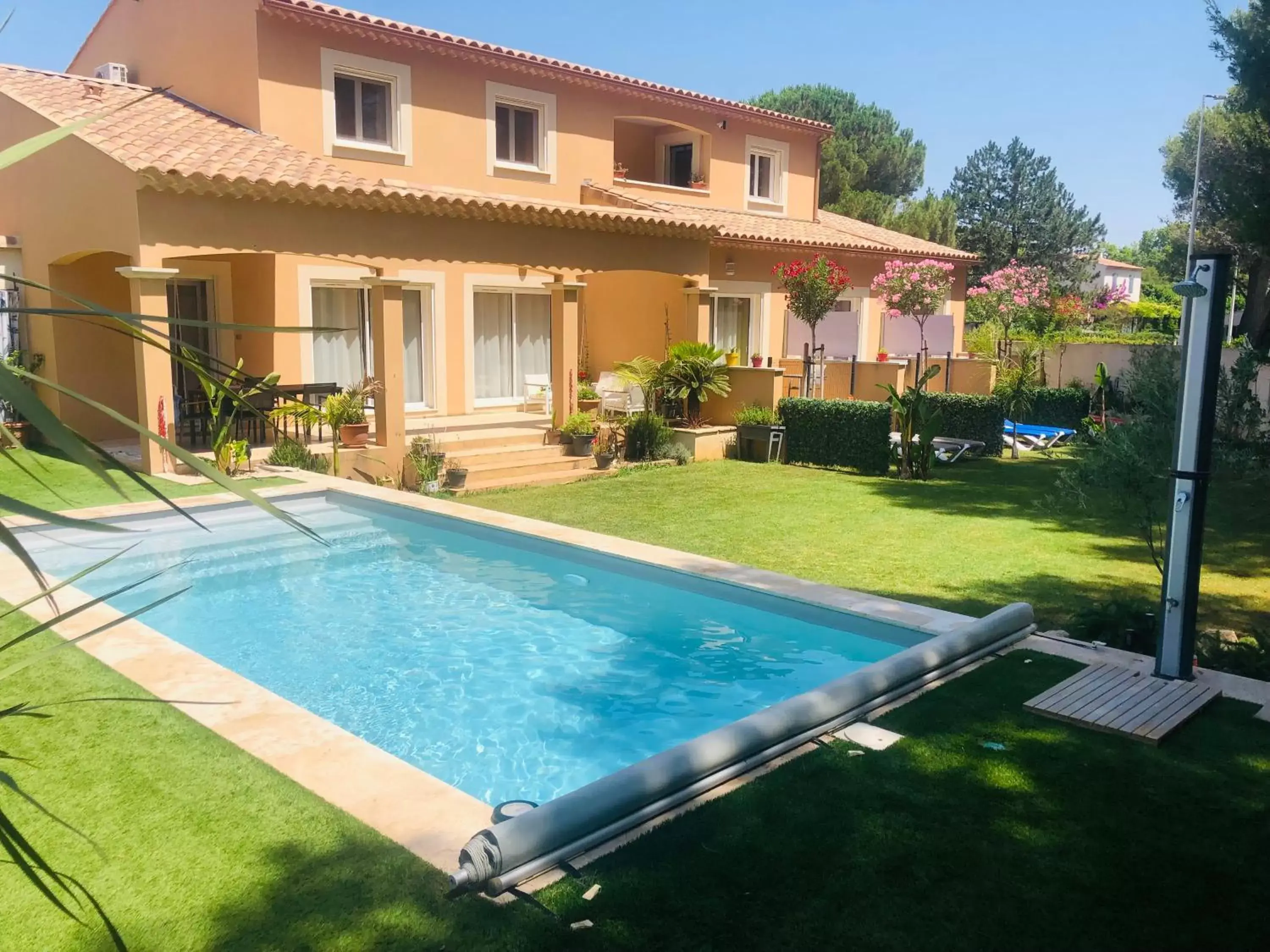 Garden, Swimming Pool in Lou Meinado