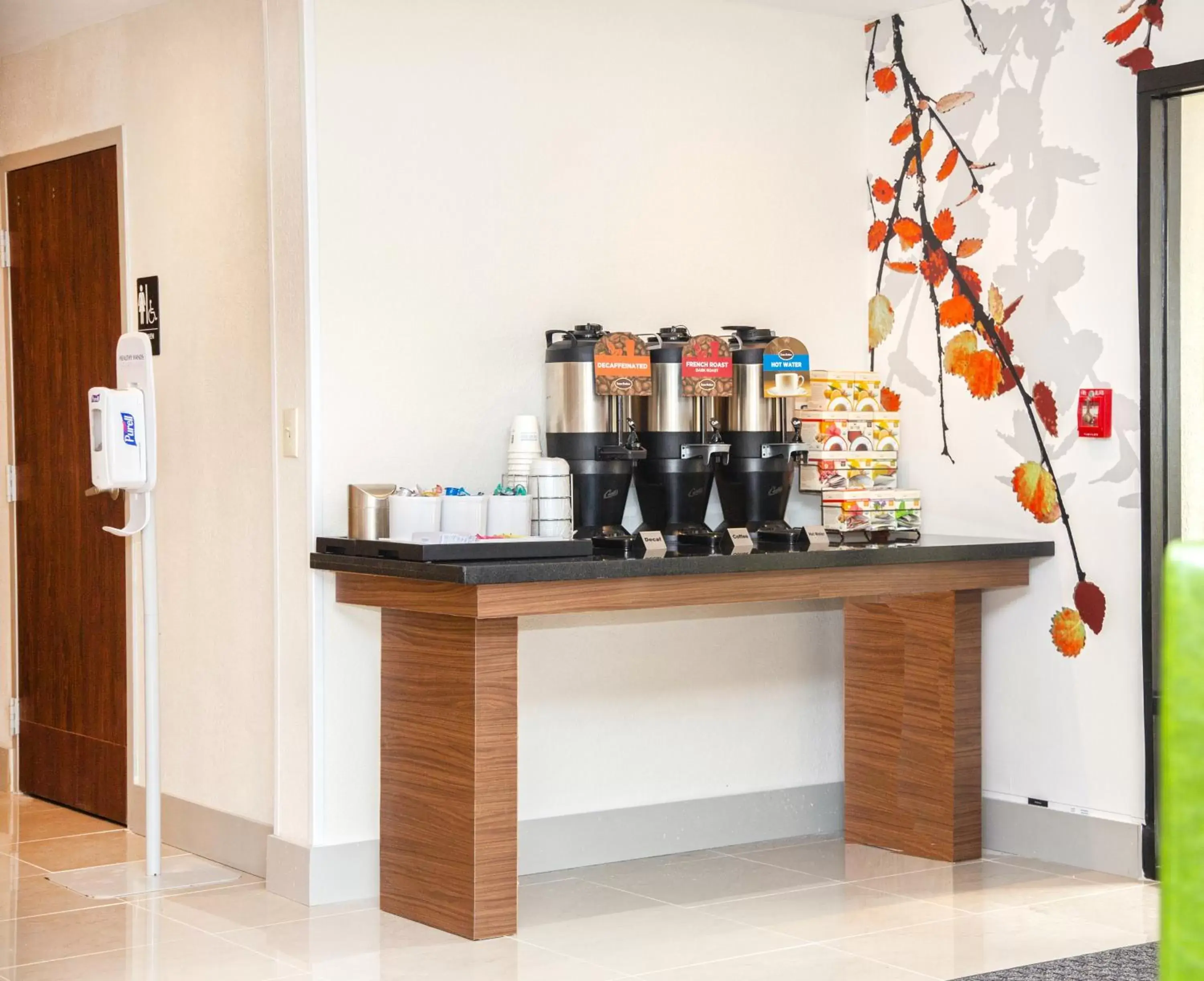Coffee/tea facilities in Extended Stay America Suites Springfield