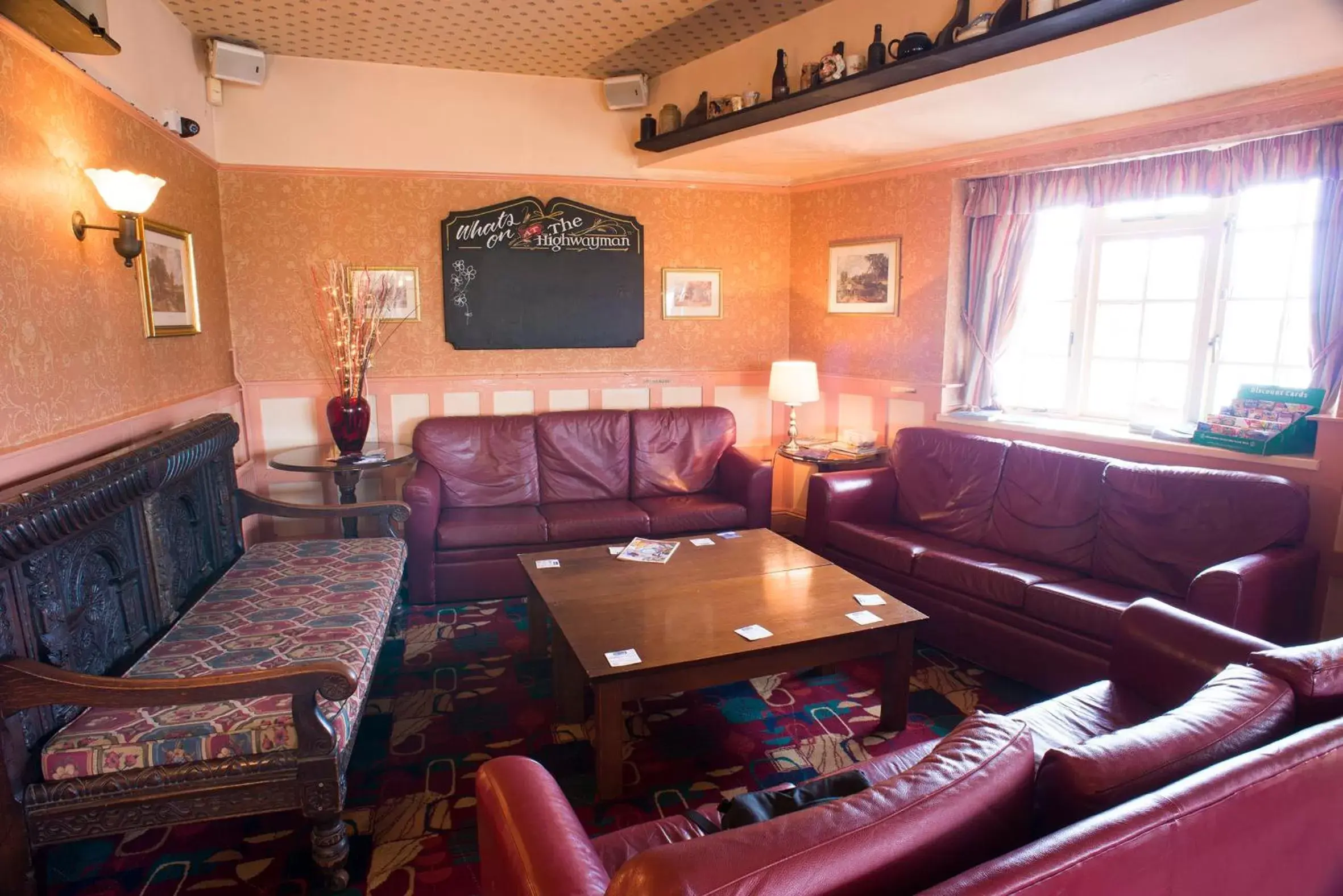 Lounge or bar, Seating Area in The Highwayman Inn
