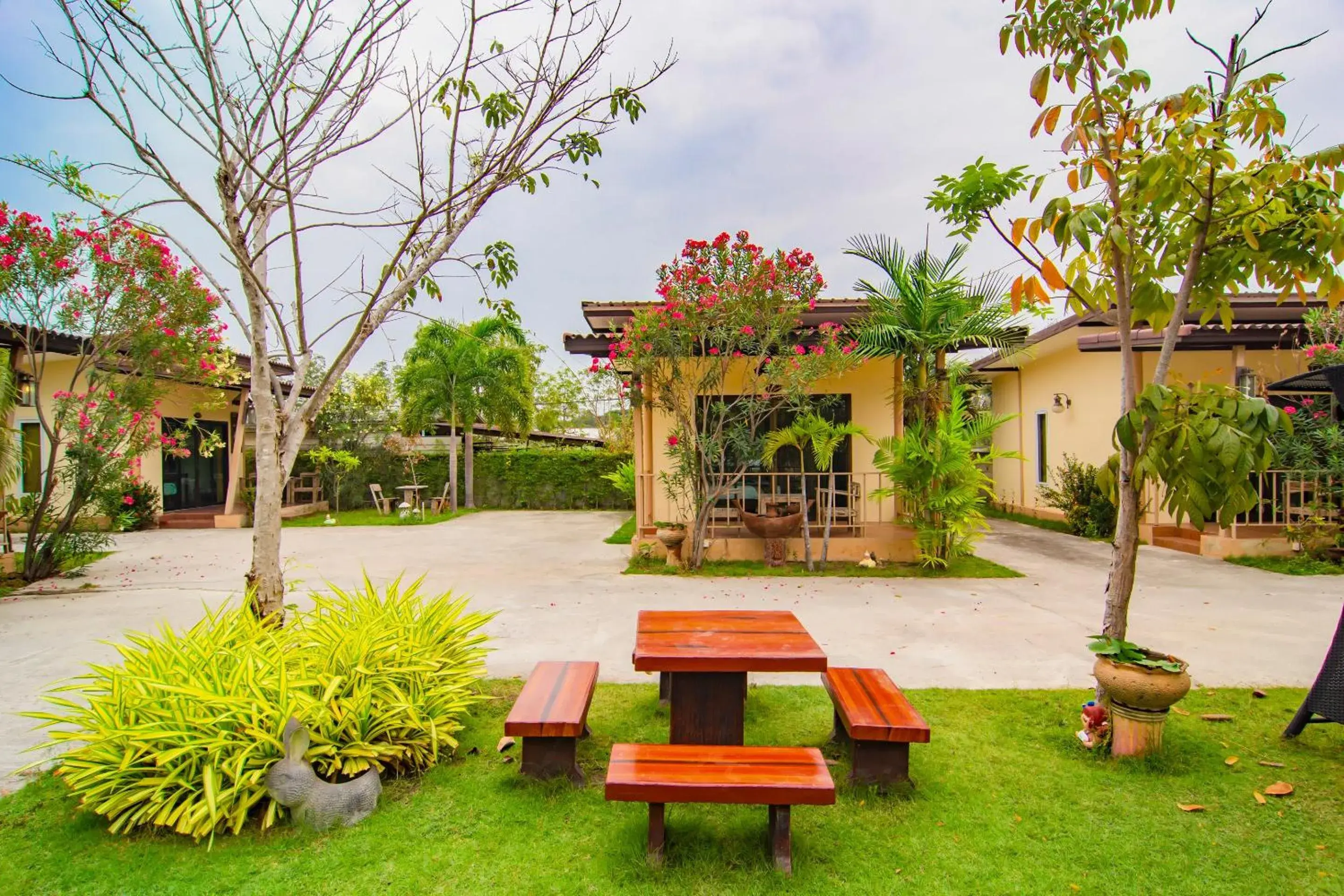 Facade/entrance, Garden in OYO 607 Nawang Resort