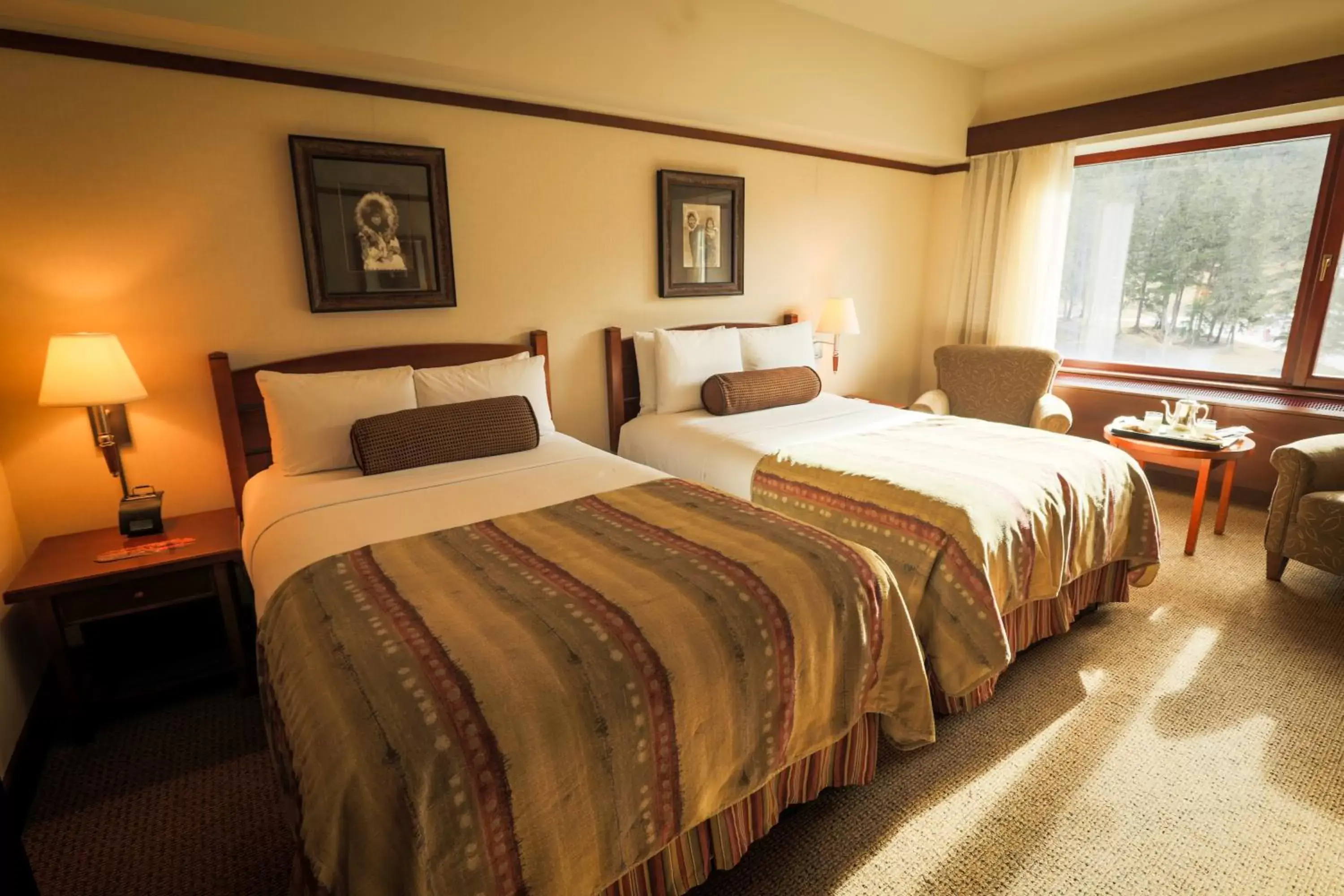 Photo of the whole room, Bed in Alyeska Resort