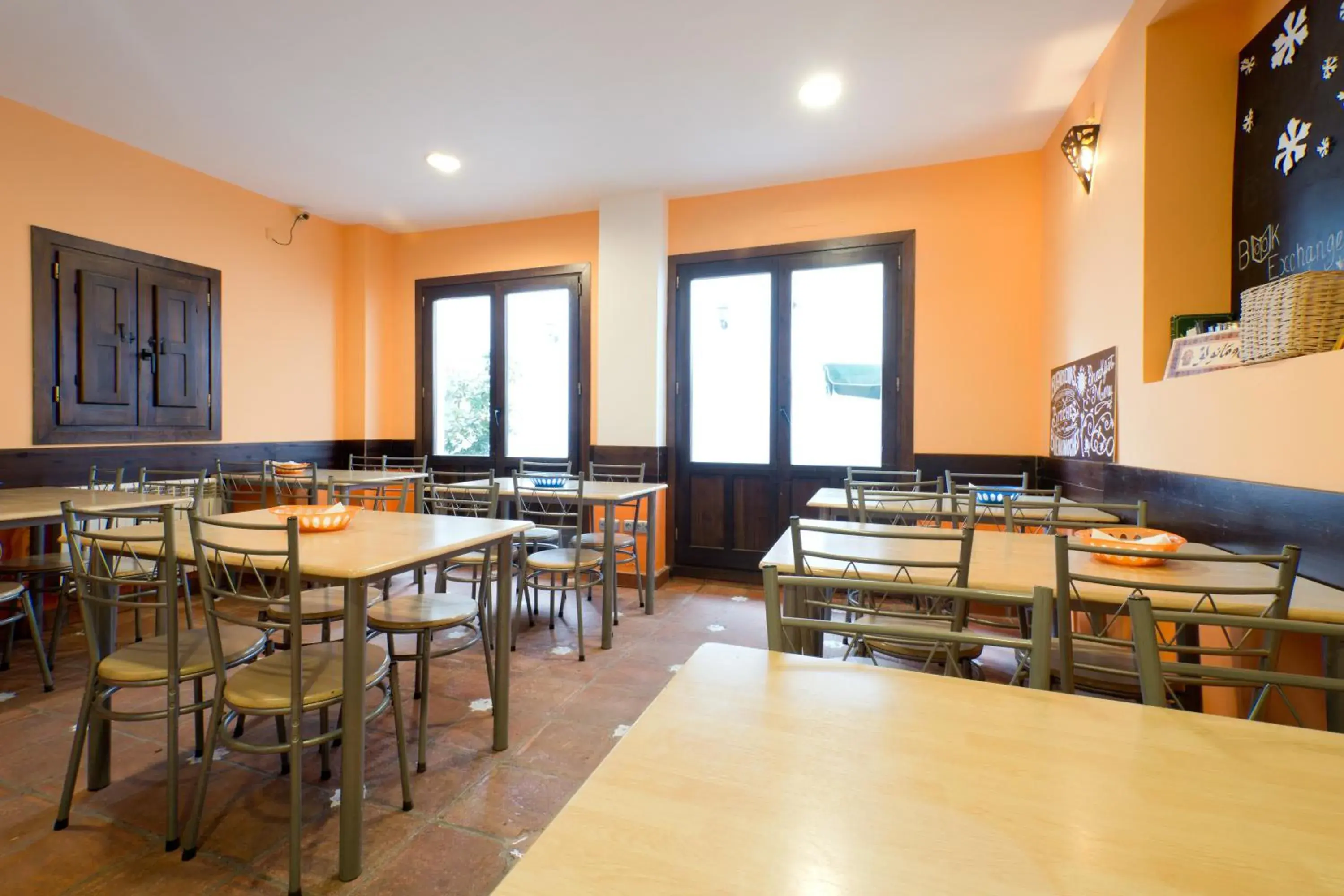 Lounge or bar, Restaurant/Places to Eat in Oasis Backpackers' Hostel Granada