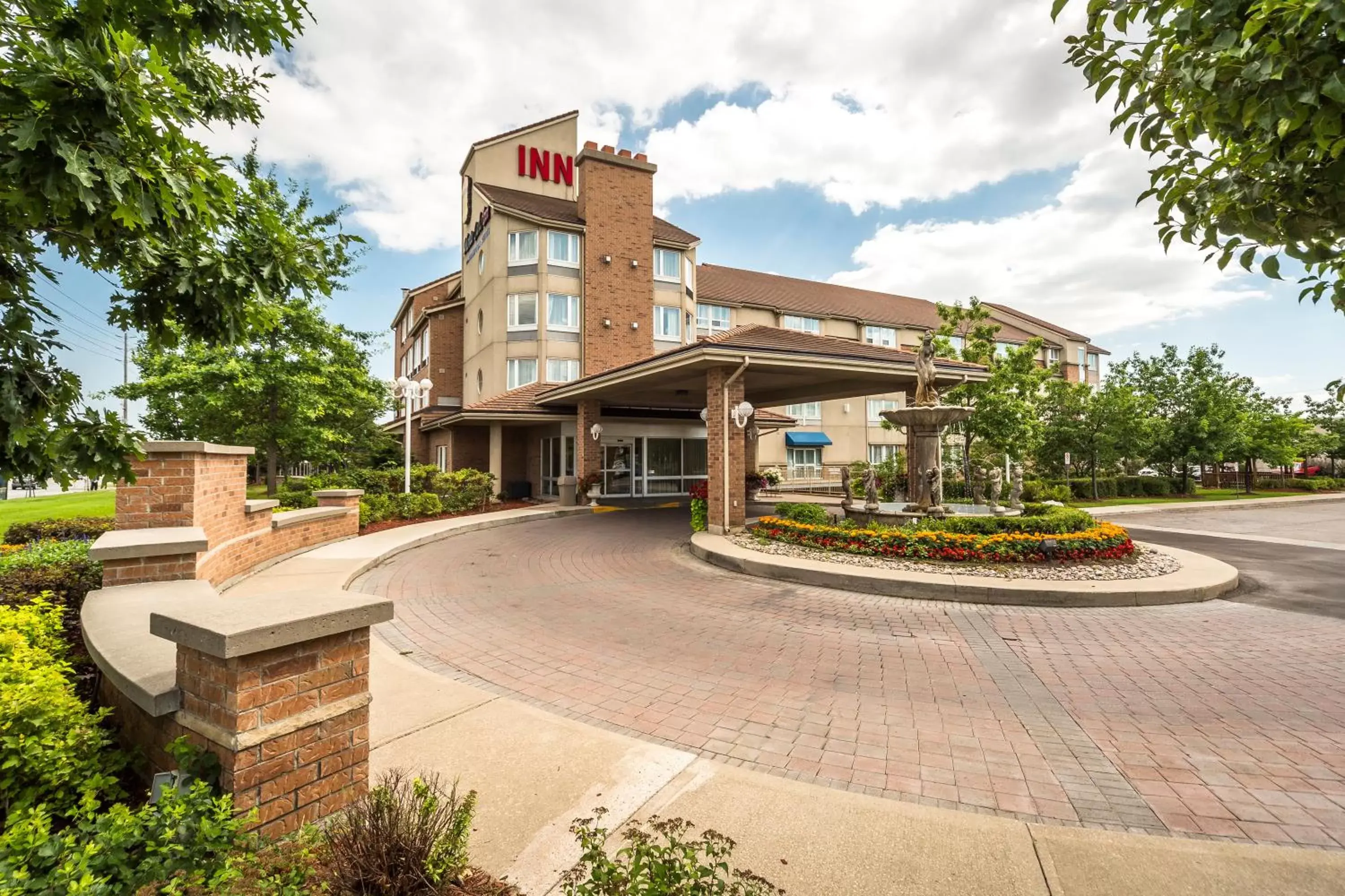 Facade/entrance, Property Building in Monte Carlo Inn Brampton