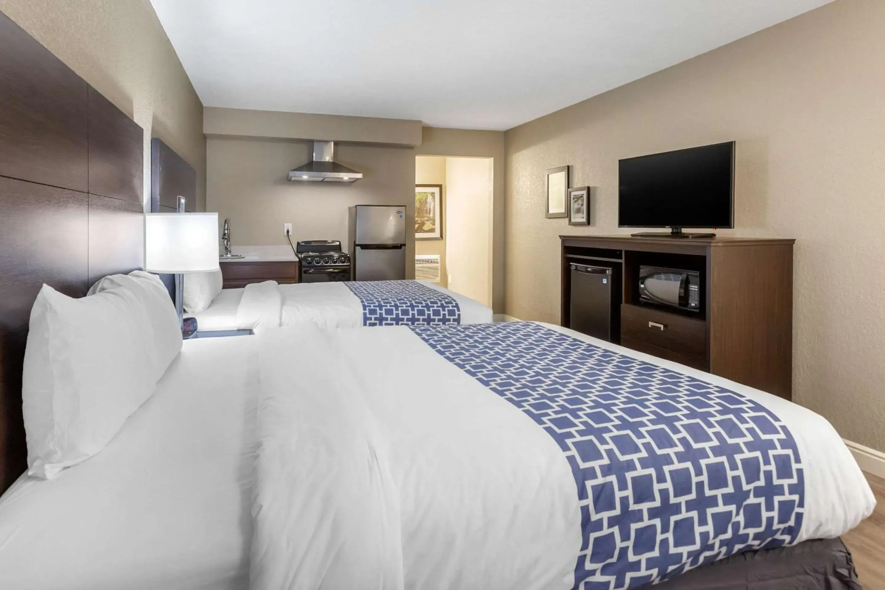 Bedroom, Bed in Rodeway Inn & Suites Ontario Bedroom, Bed in Rodeway Inn & Suites Ontario