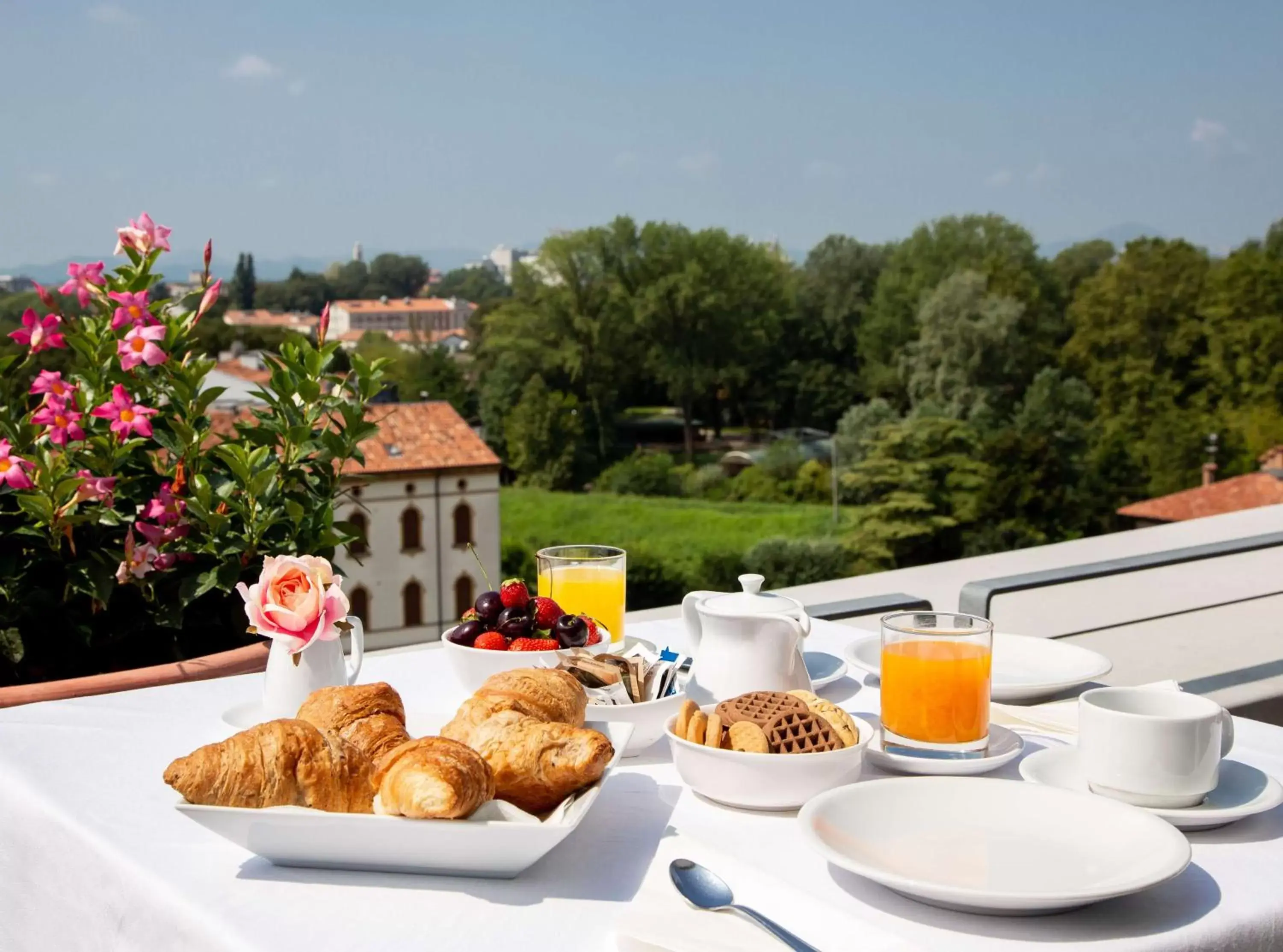 Patio, Breakfast in Best Western Hotel Biri