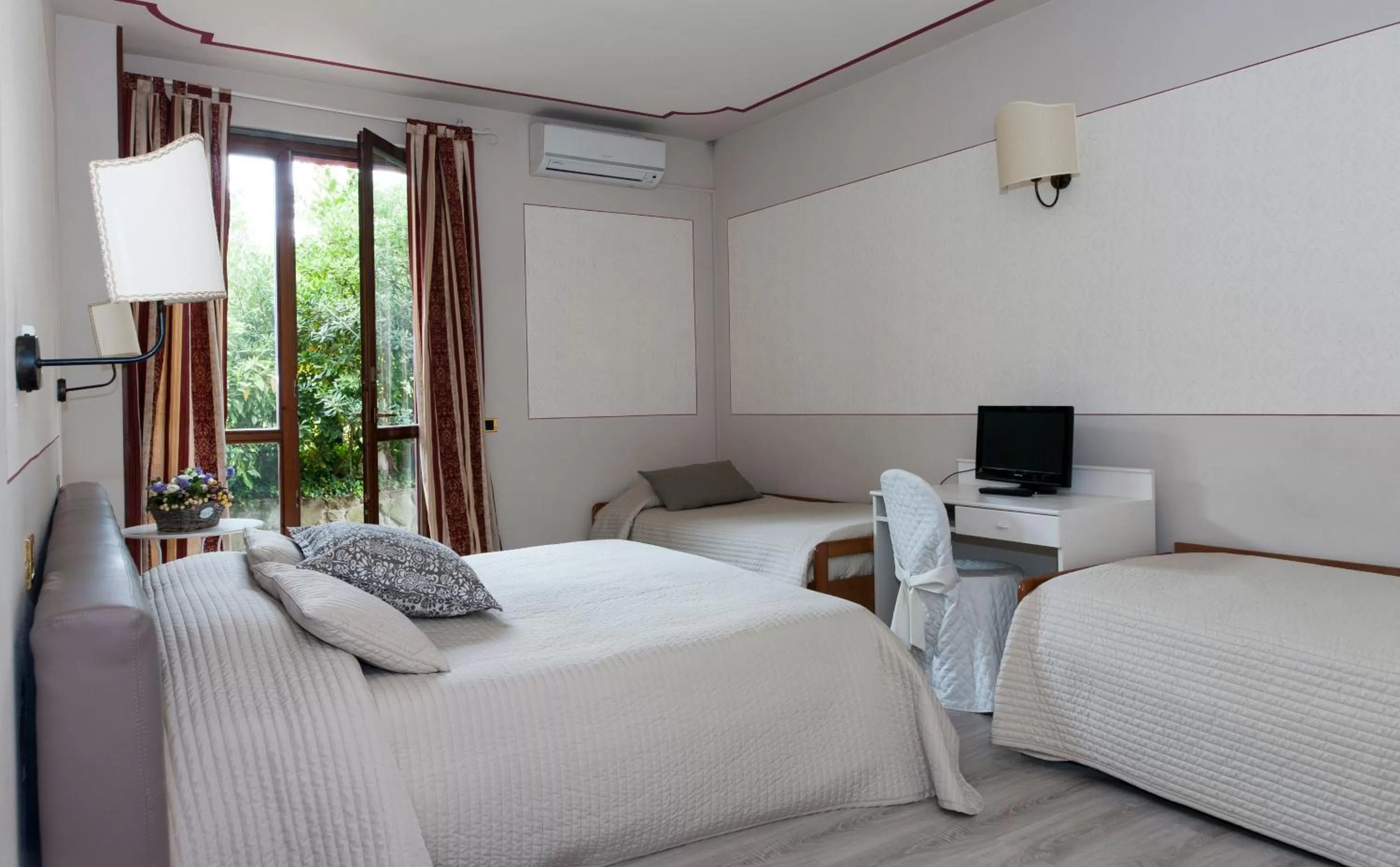 Family, Bed in Hotel Monti