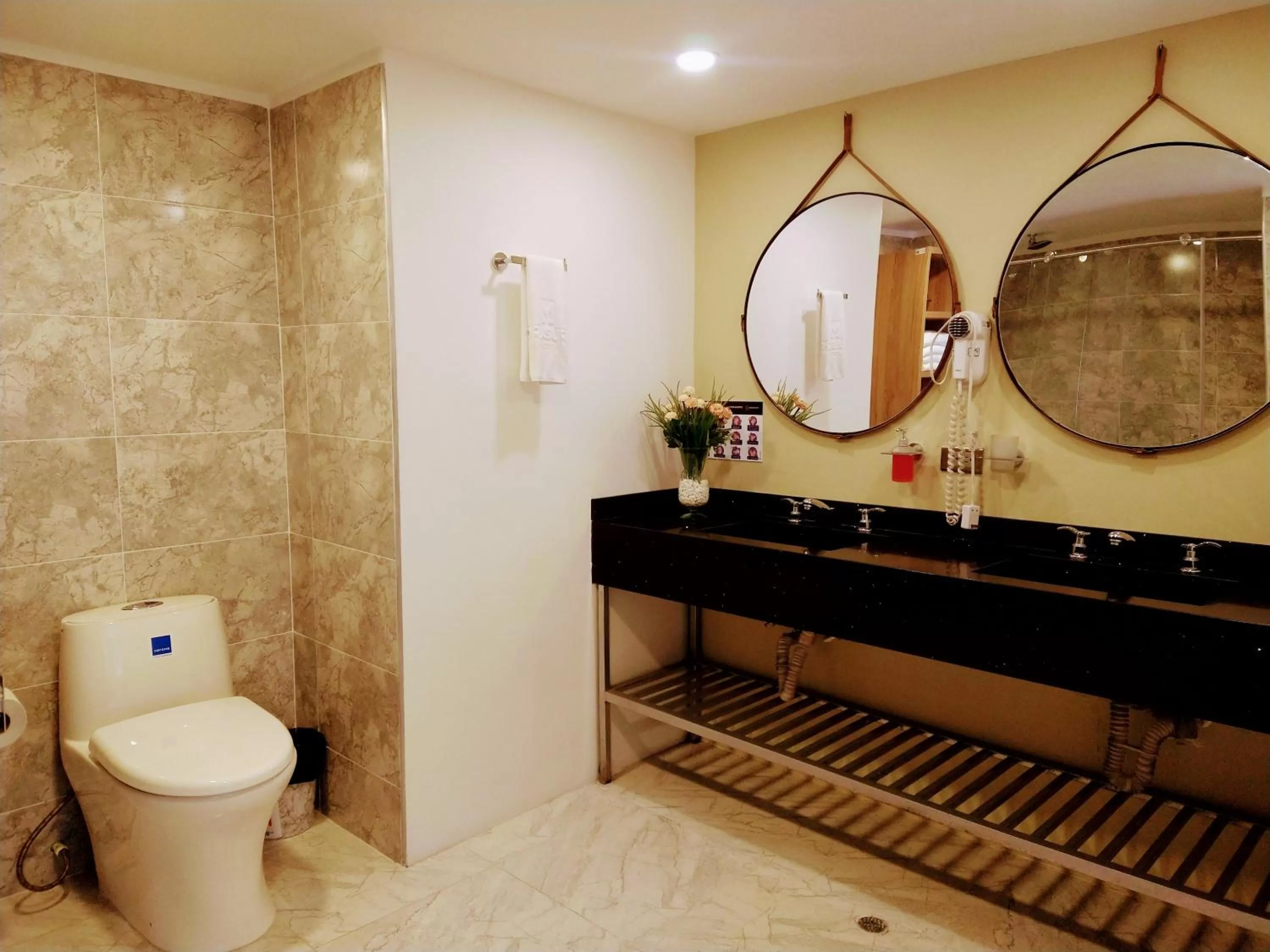 Bathroom in Hotel Morasurco