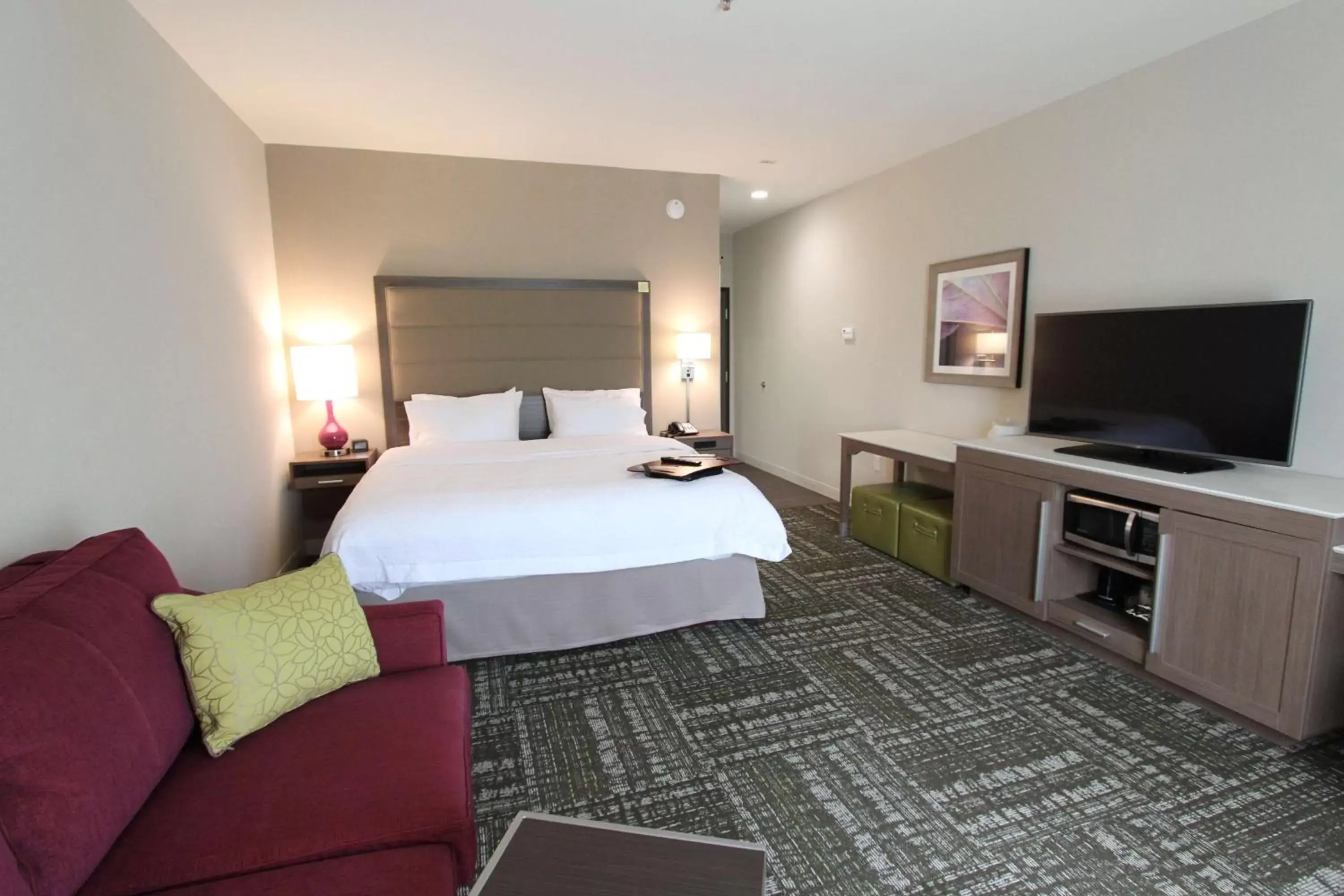 Bedroom, Bed in Hampton Inn & Suites Dallas Market Center