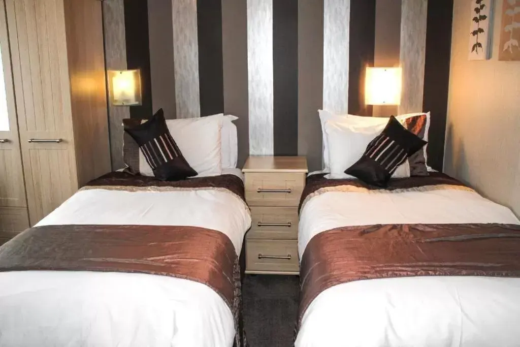Bed in Trivelles Park Hotel