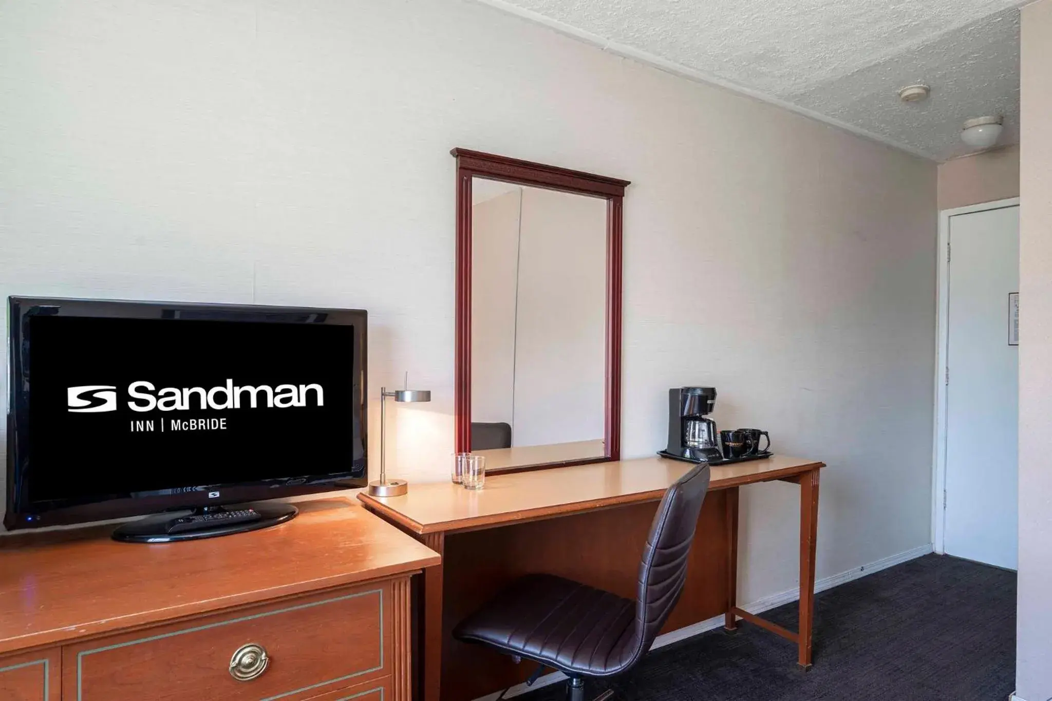 Photo of the whole room, TV/Entertainment Center in Sandman Inn McBride