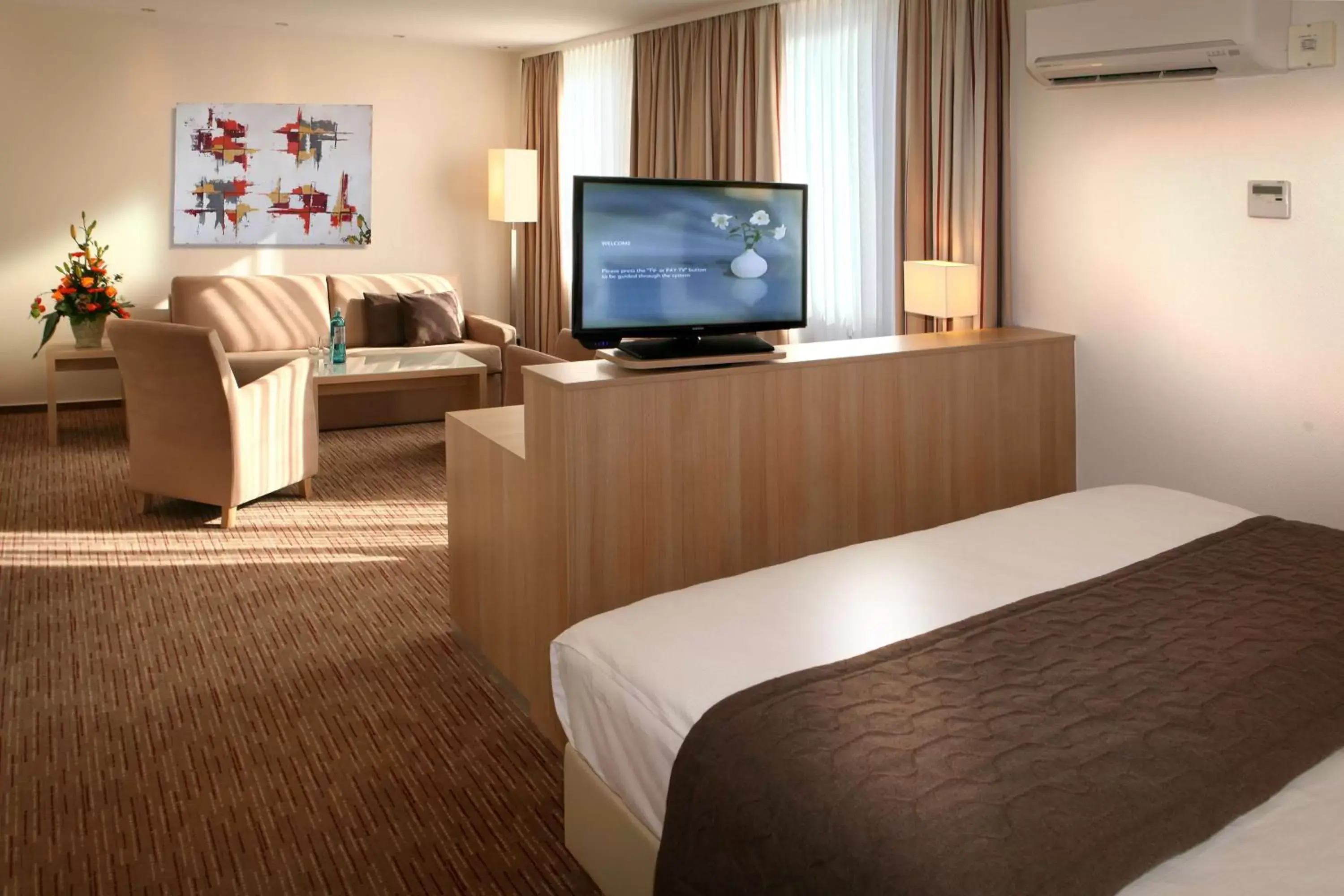 Photo of the whole room, TV/Entertainment Center in Best Western Hotel zur Post