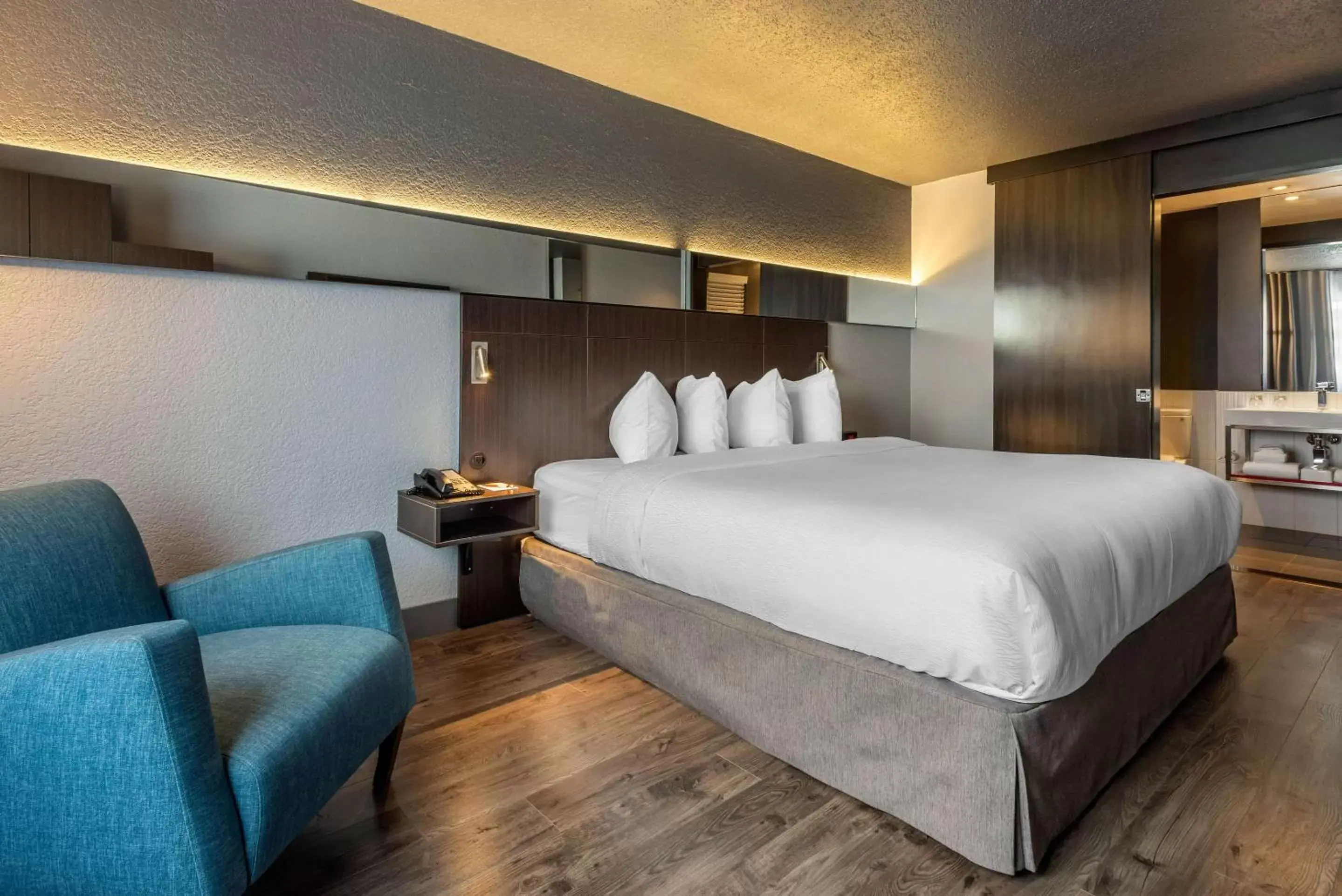 Photo of the whole room, Bed in Hotel Quartier, Ascend Hotel Collection