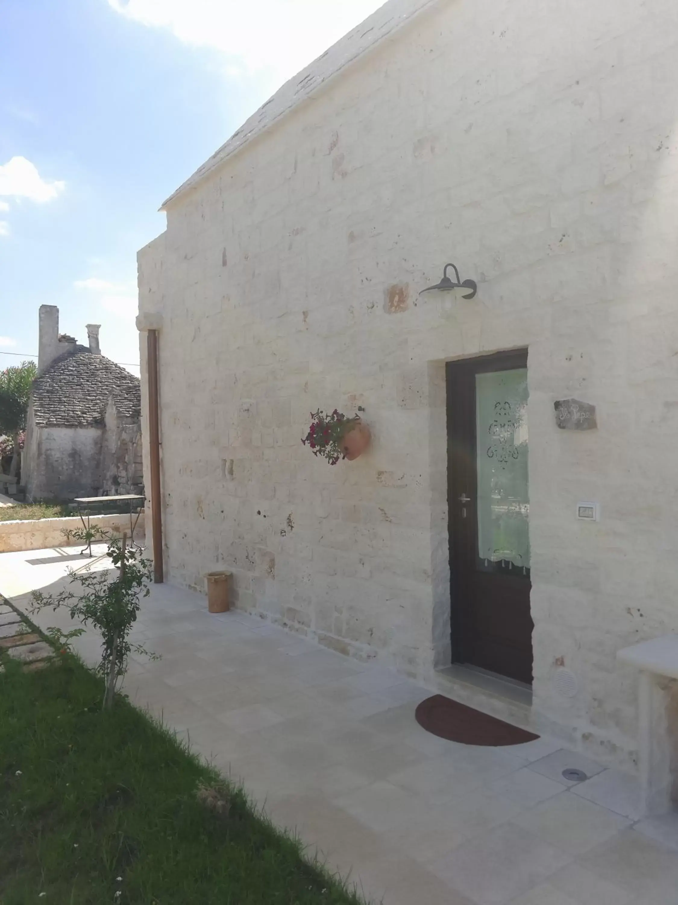 Facade/entrance in B&B Trulli Donna Isabella