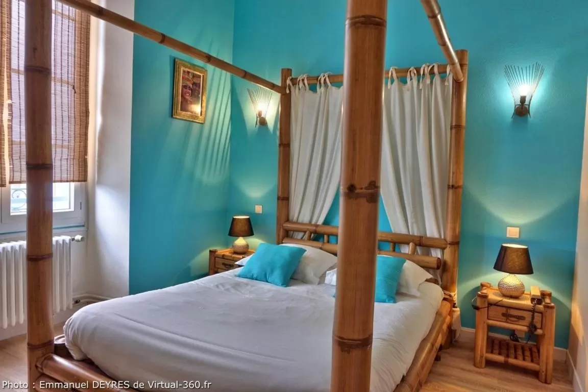 Bed in Hôtel de Bretagne - anciennement Queen Serenity Hotel