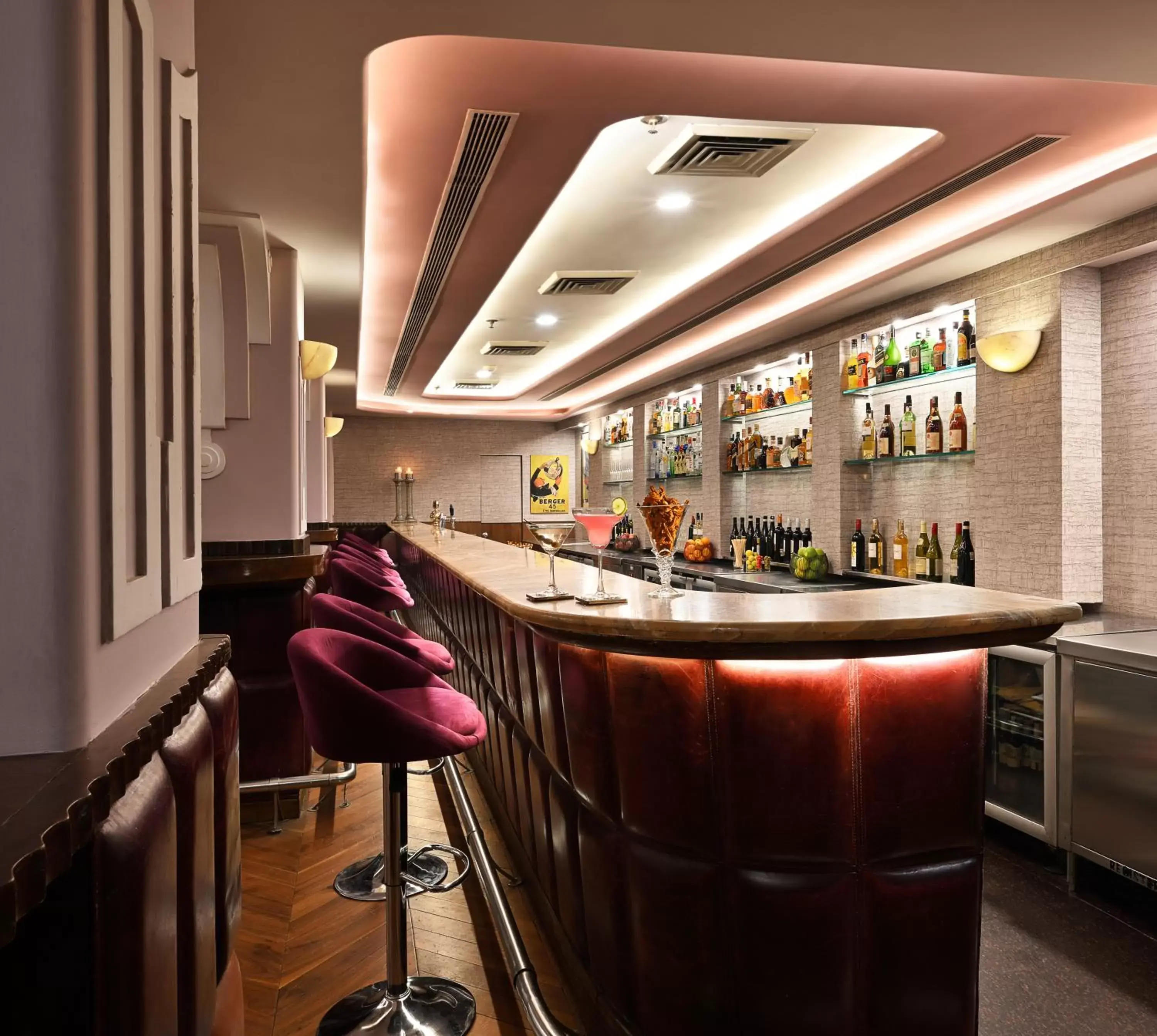 Lounge or bar in Ambassador, New Delhi - IHCL SeleQtions Lounge or bar in Ambassador, New Delhi - IHCL SeleQtions