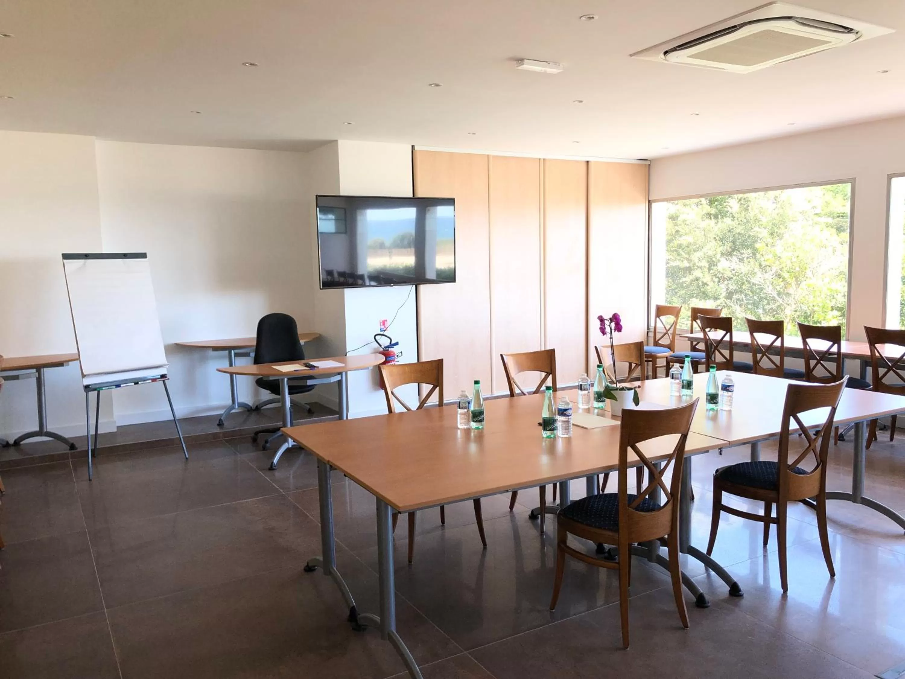 TV and multimedia in Le Diana Hôtel & Spa