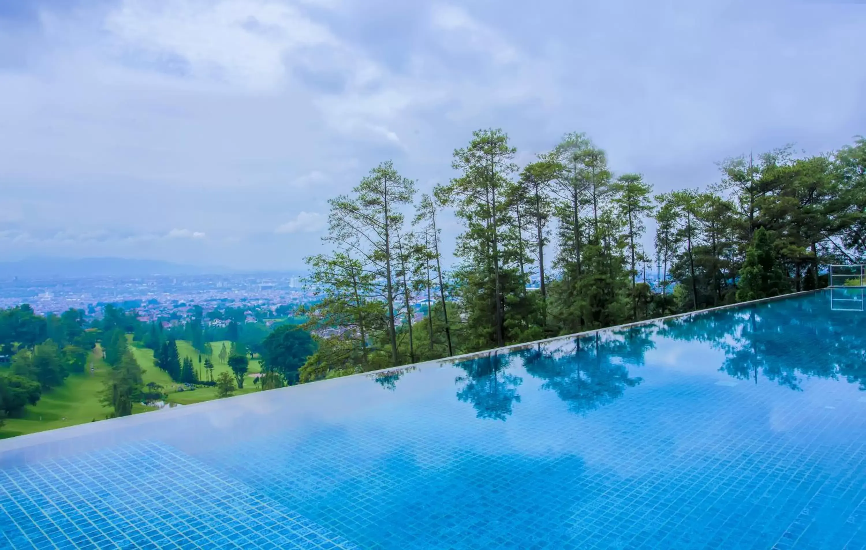 Swimming Pool in Swiss-Belresort Dago Heritage