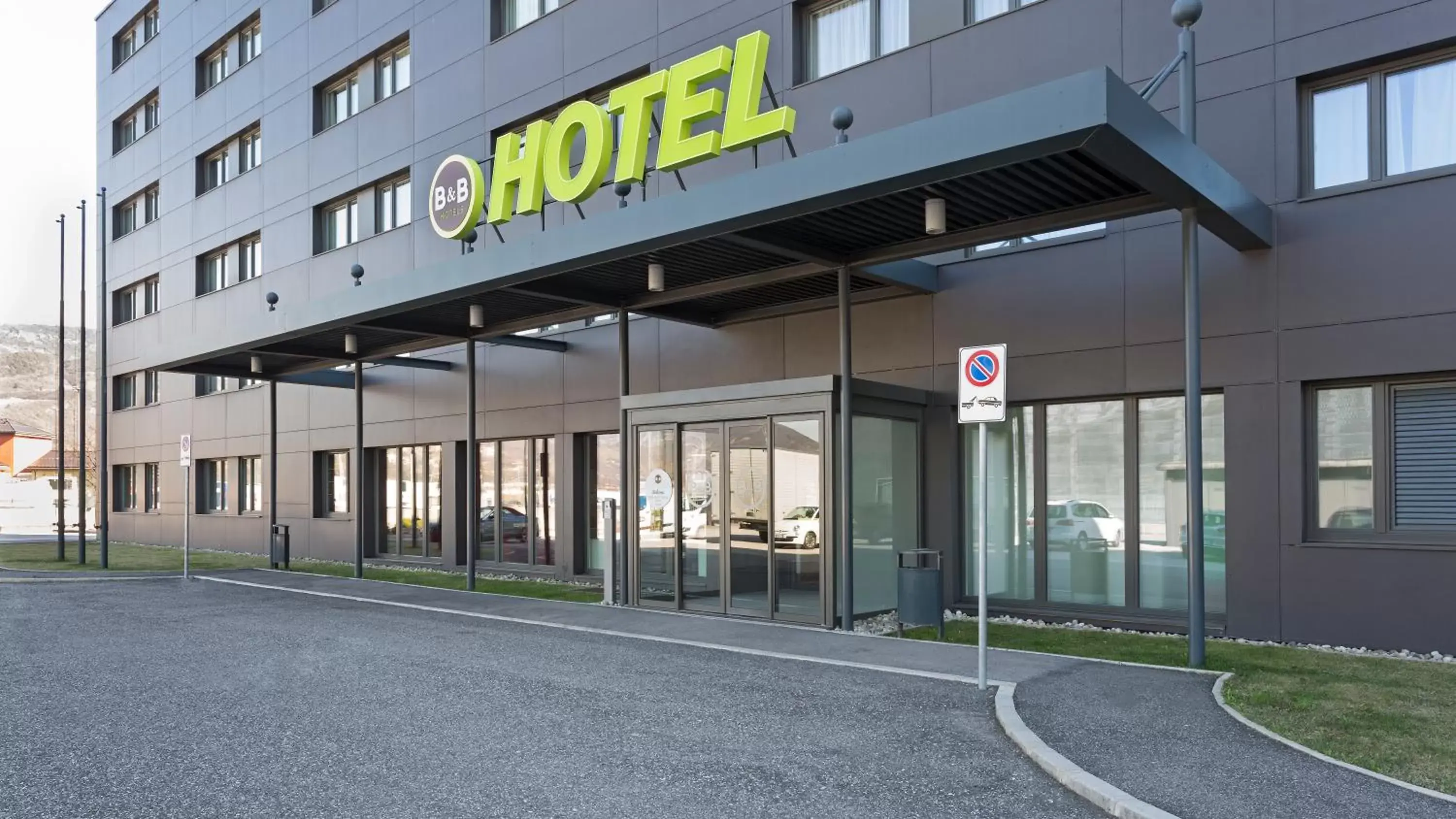 Facade/entrance in B&B Hotel Trento