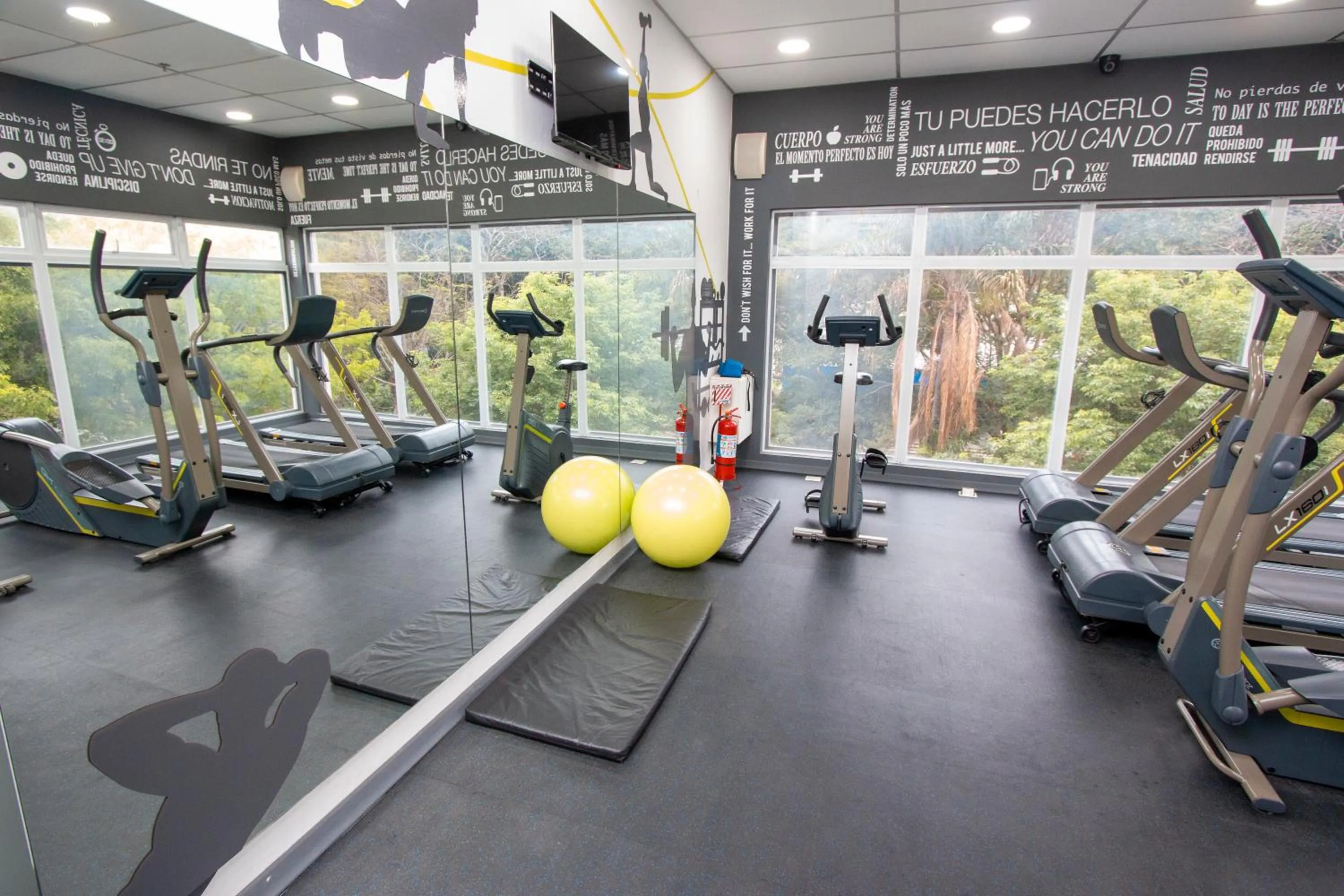 Fitness centre/facilities in ibis Asuncion