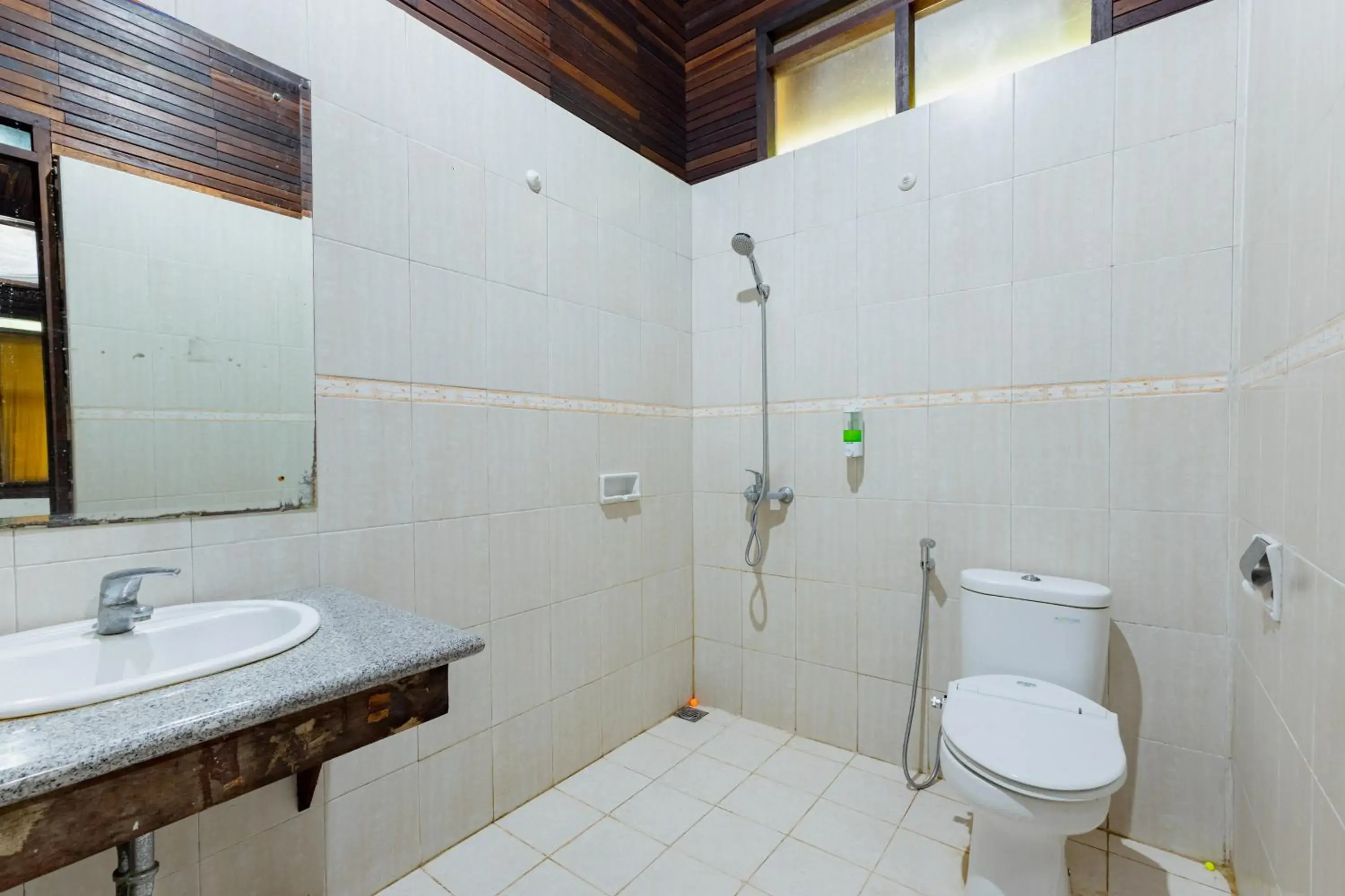 Bathroom in RedDoorz Resort @ Taman Wisata Mangrove