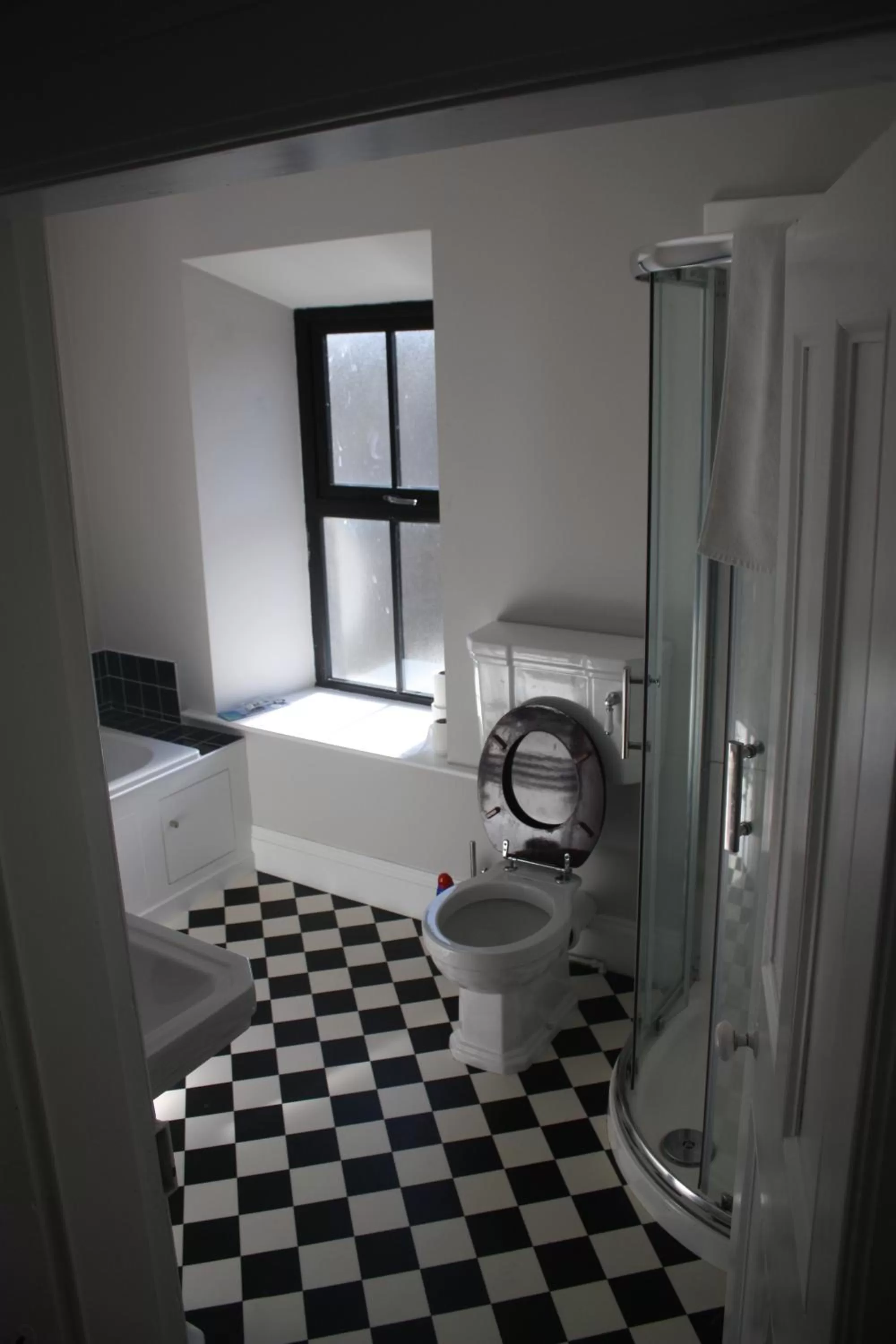 Bathroom in Boffin Lodge Guest House