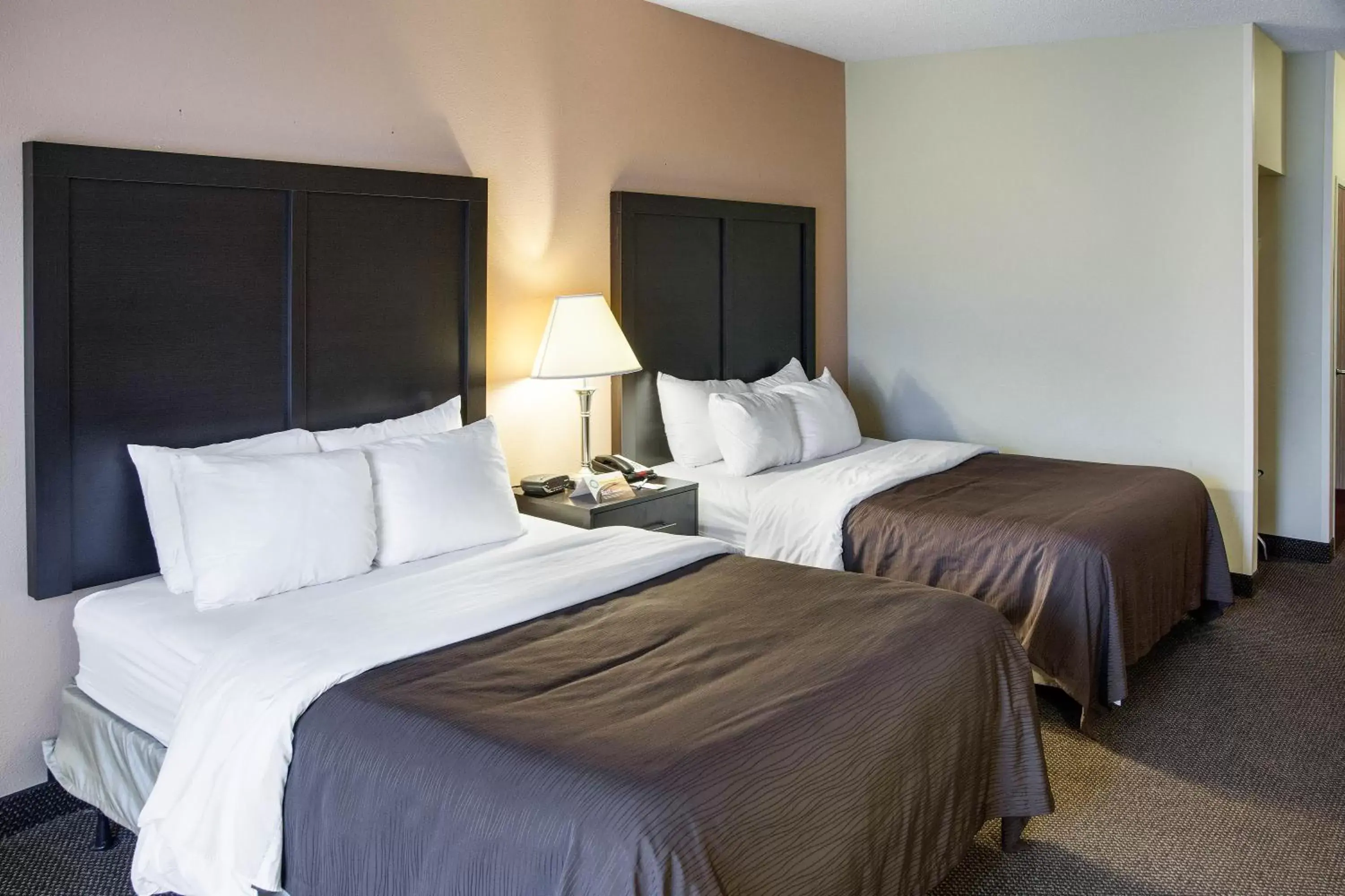 Queen Room with Two Queen Beds - Non-Smoking in Quality Inn & Suites Niles