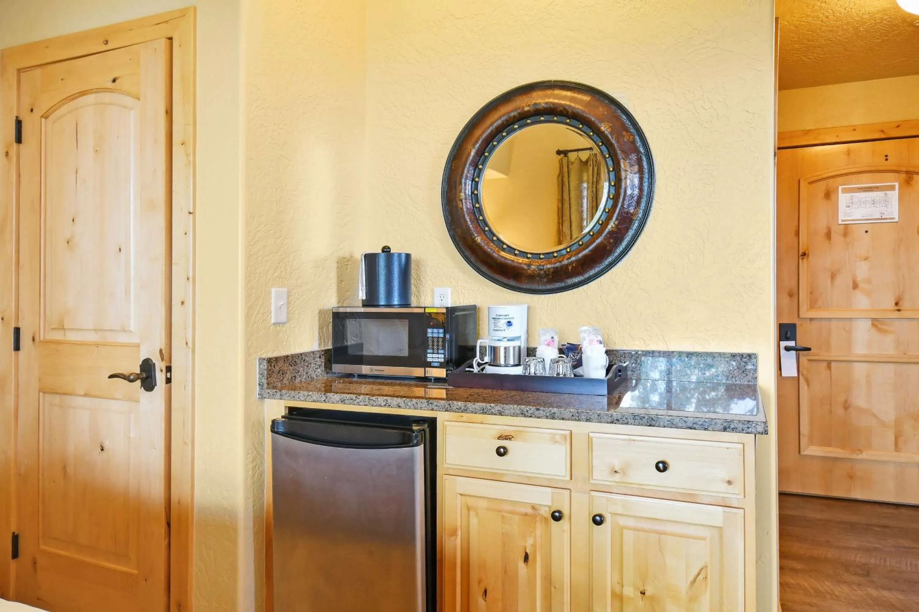 Coffee/tea facilities in Silverado Lodge by Park City - Canyons Village