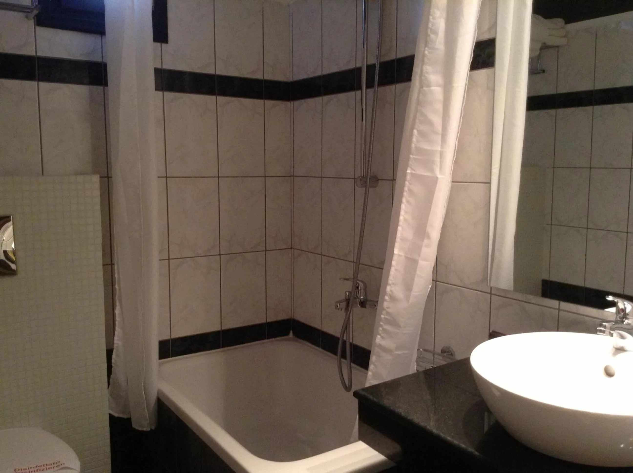 Bathroom in Hotel Orfeas