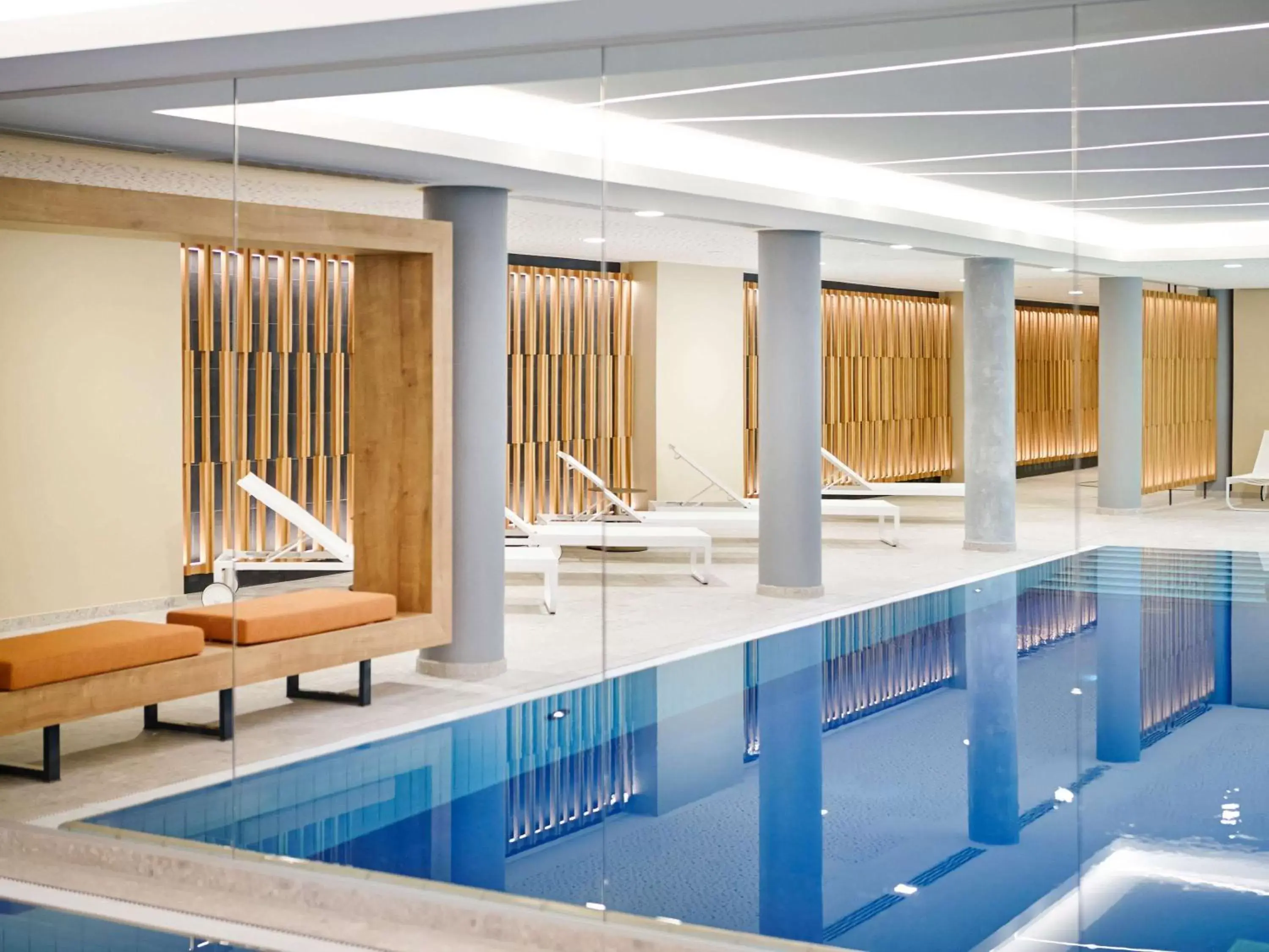 Property building, Swimming Pool in Novotel München City