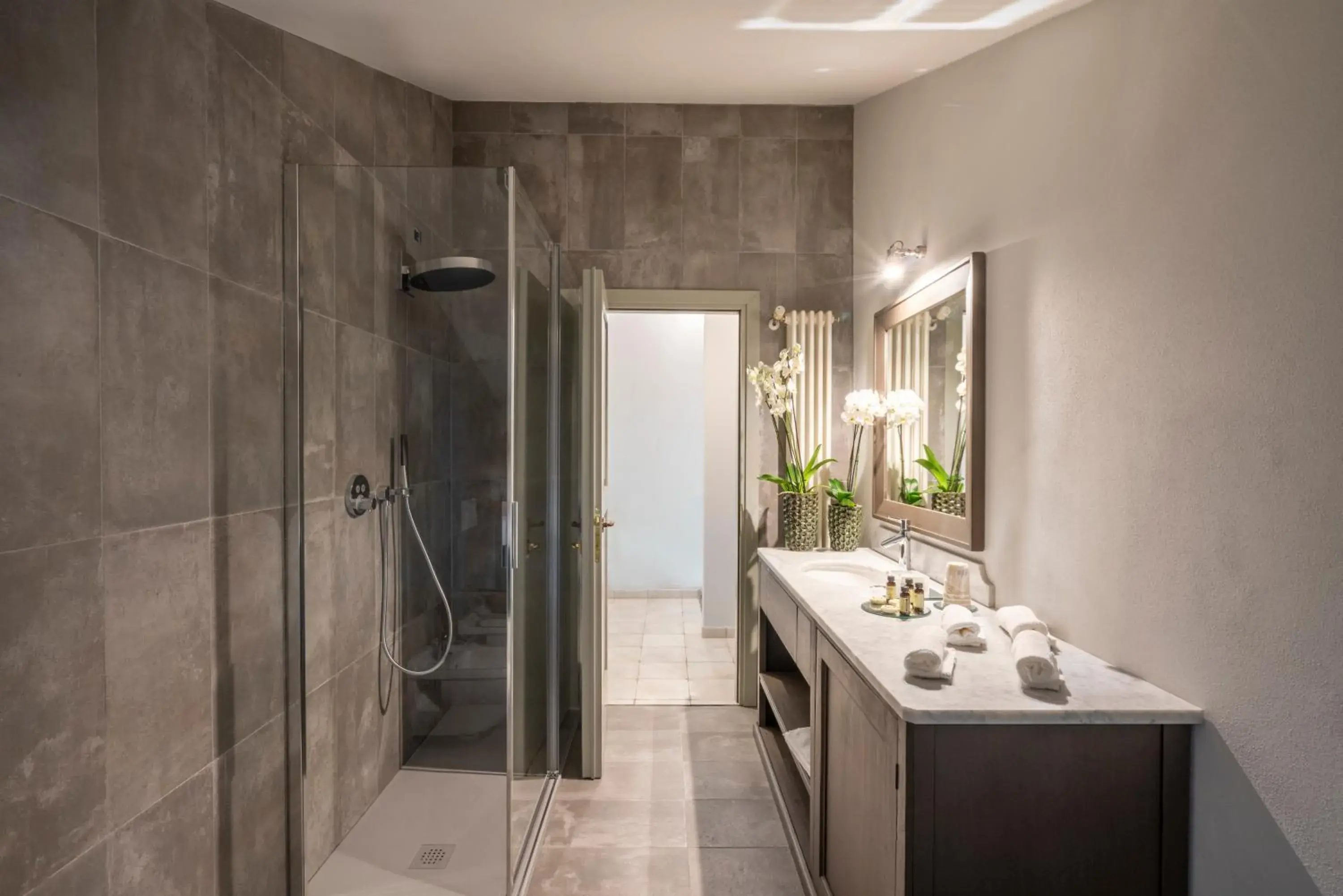 Shower, Bathroom in Spinerola Hotel in Cascina & Restaurant Uvaspina