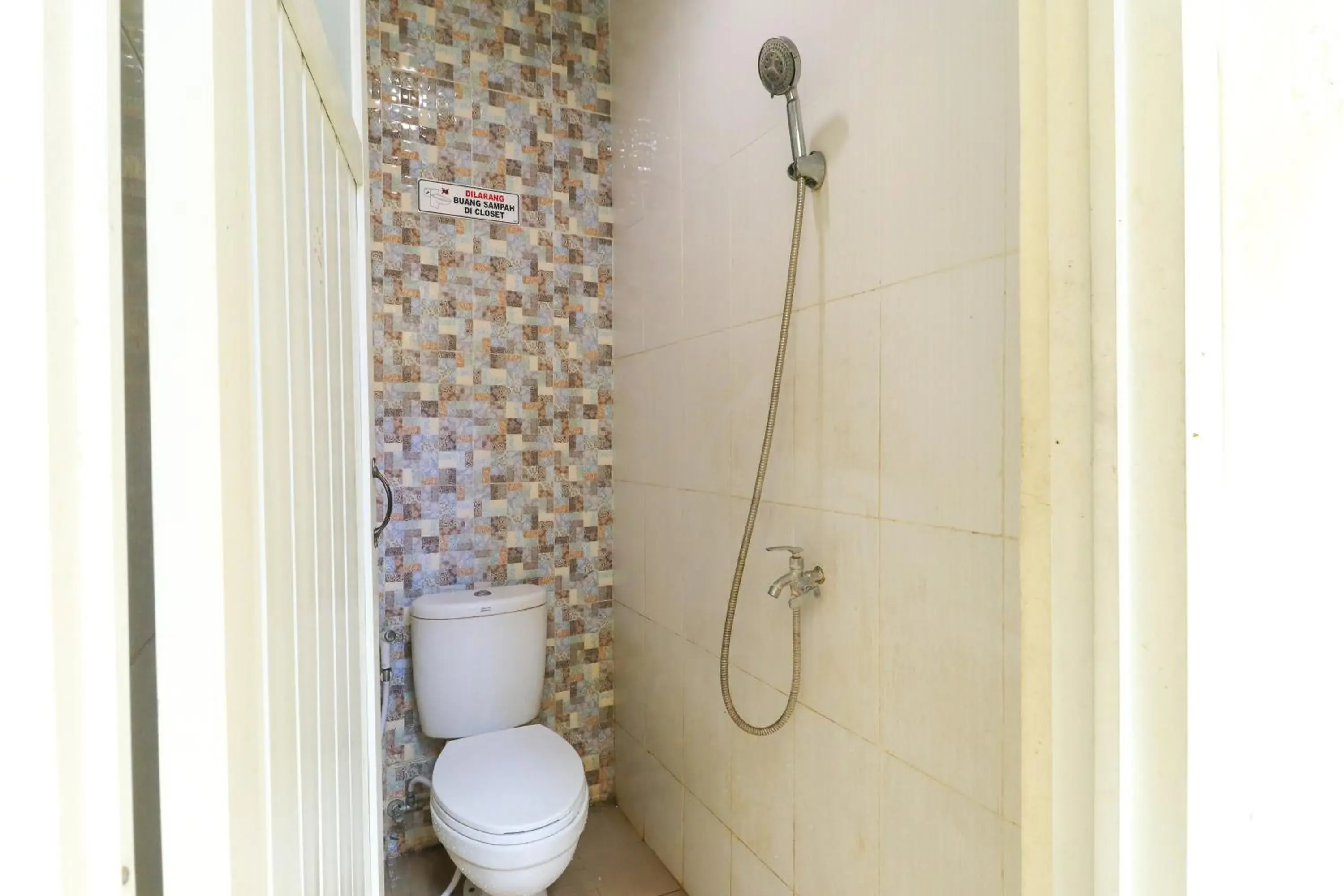 Bathroom in House of Dharmawan