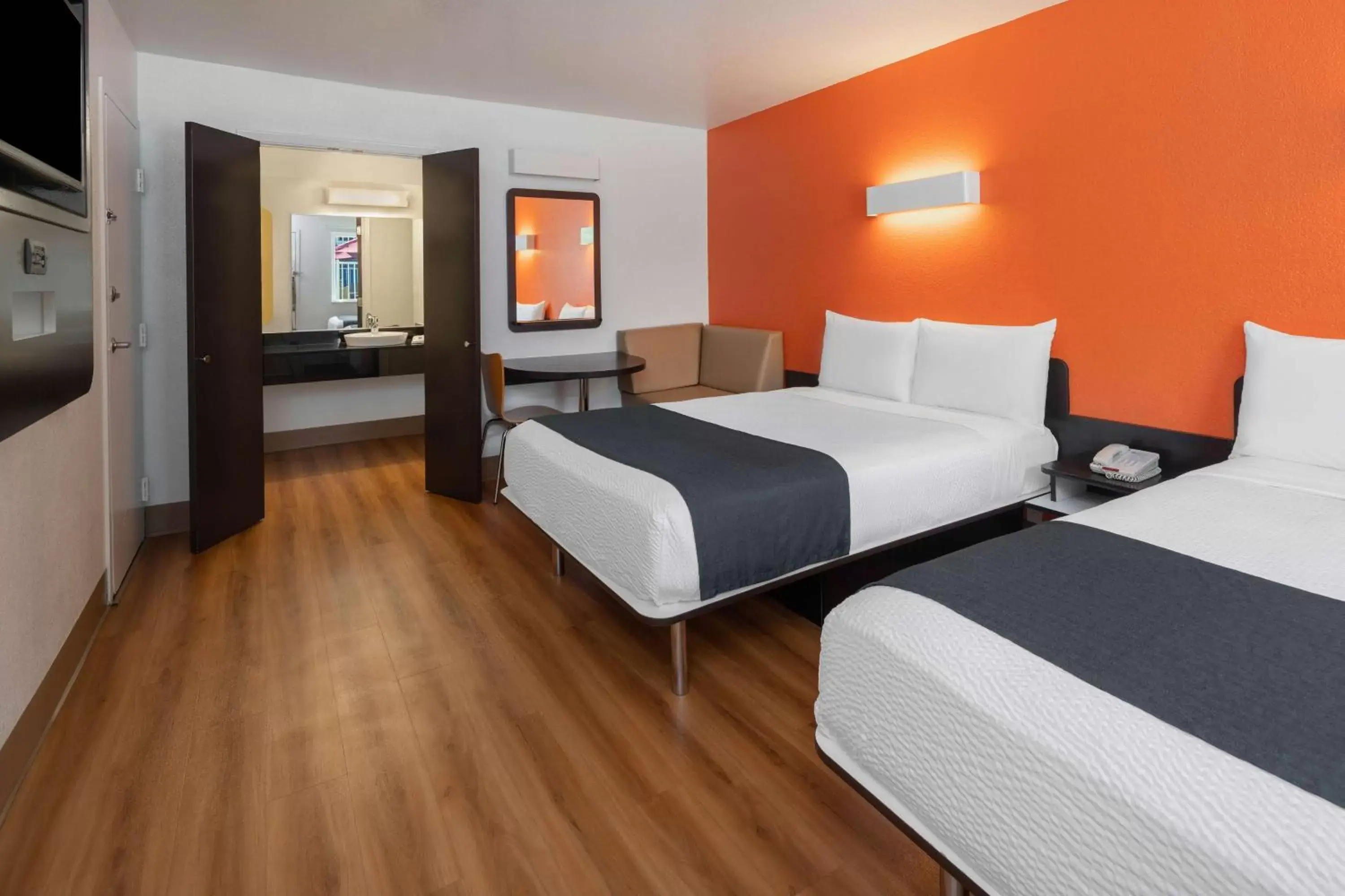 Bedroom, Bed in Motel 6-Carpinteria, CA - Santa Barbara - South