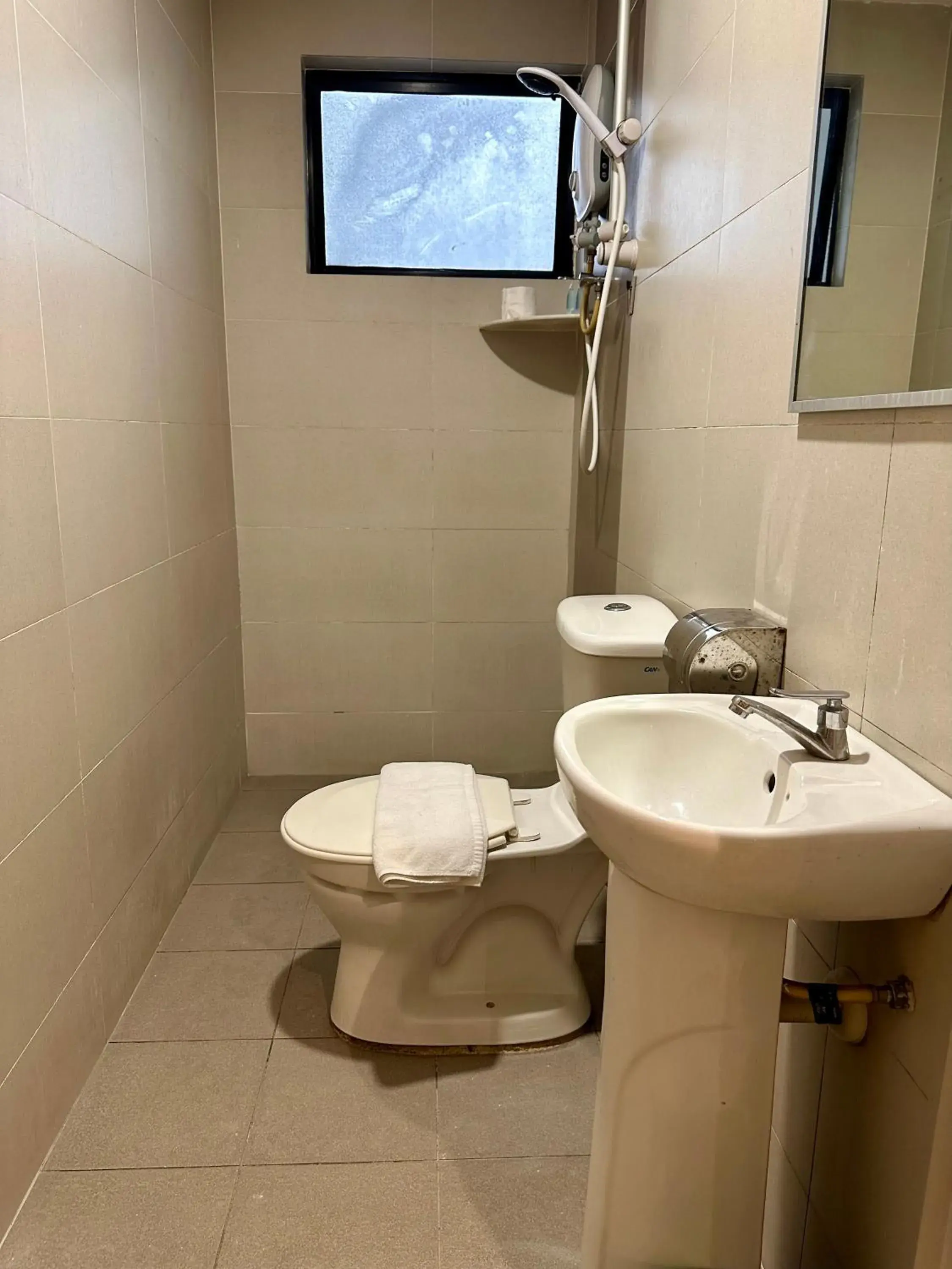 Toilet, Bathroom in Swiss Cottage Hotel