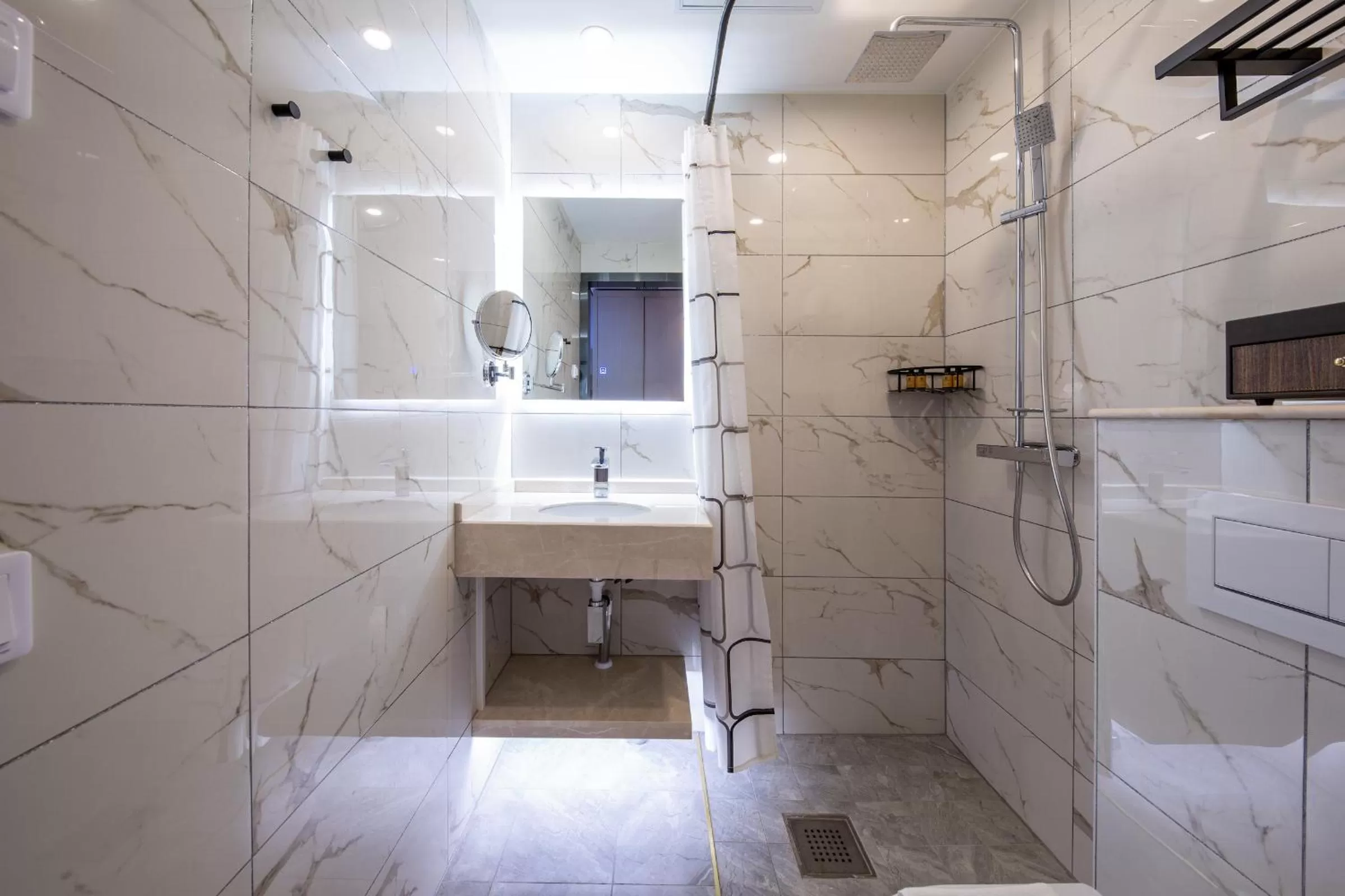 Shower in Livington Hotel