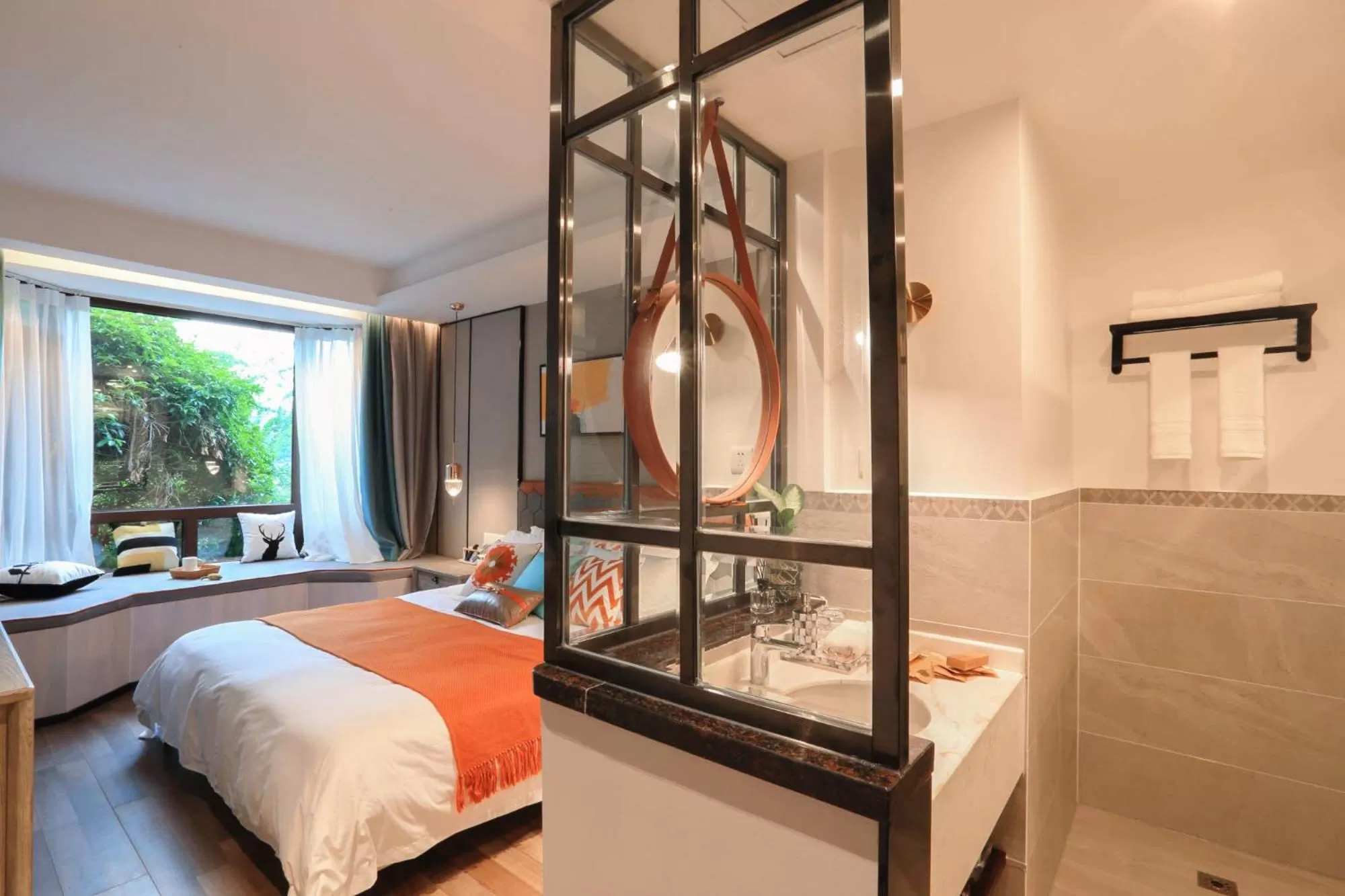 Bathroom, Bed in Li River Resort Villa Hotel