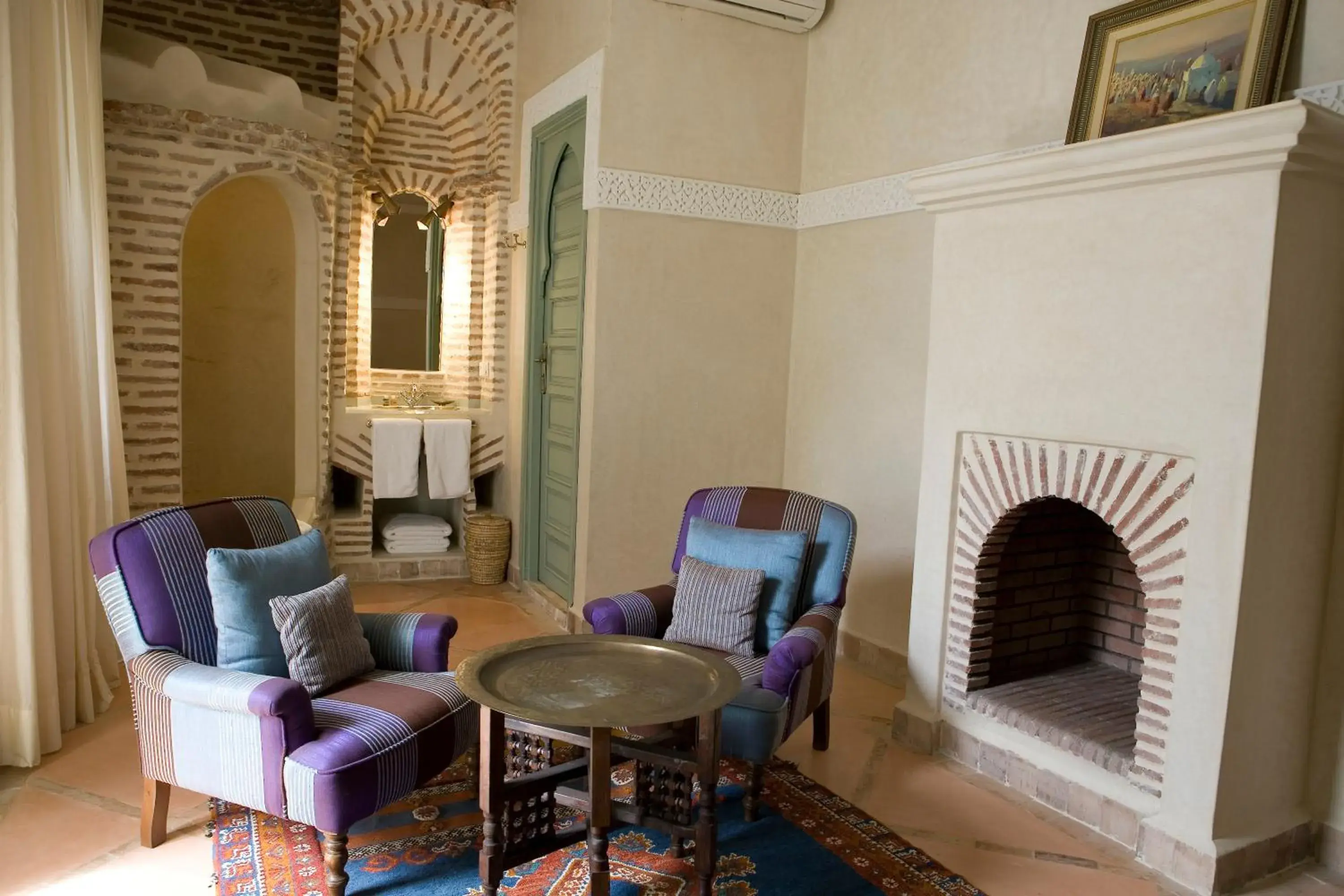 Photo of the whole room, Seating Area in Riad Les Hibiscus