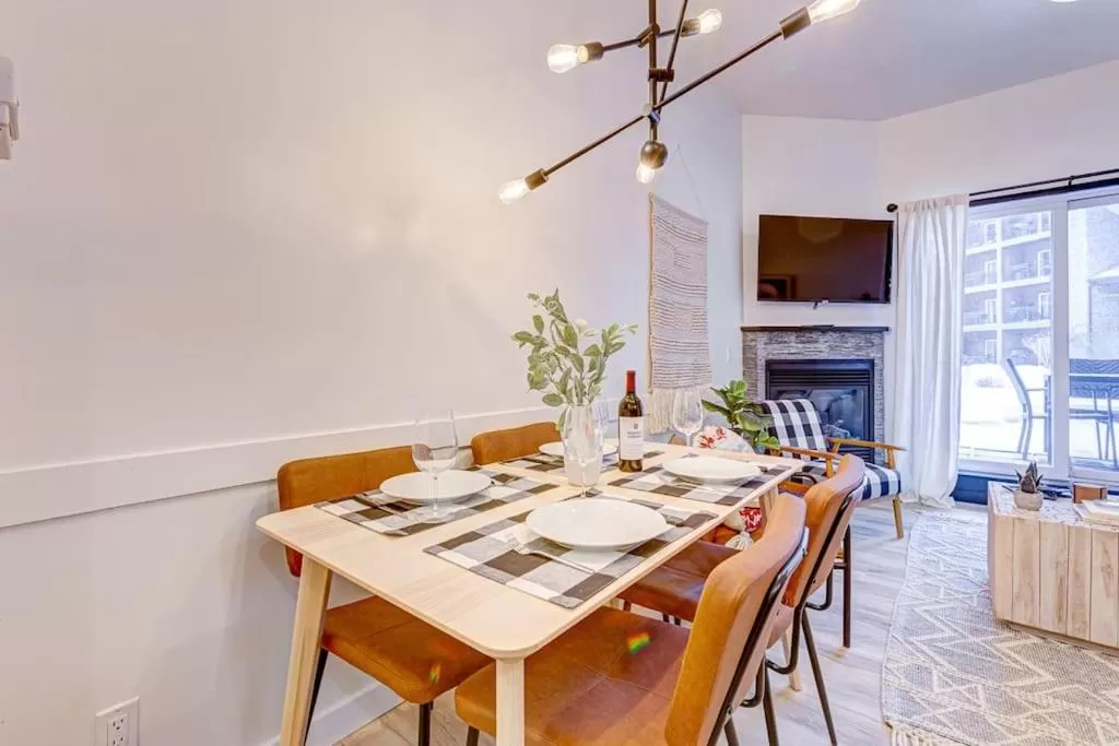 Seating area in Mountain Retreat, Pool & Hot Tub, BBQ, Patio, King Bed, Sleeps 6!