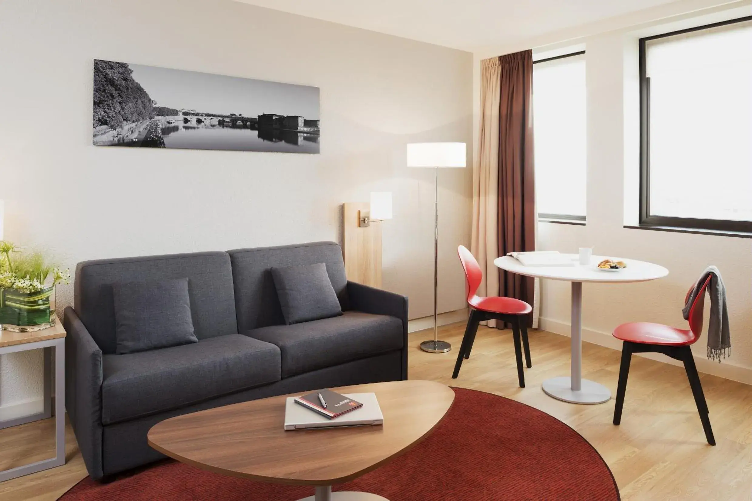 Living room, Seating Area in Aparthotel Adagio Toulouse Centre Ramblas