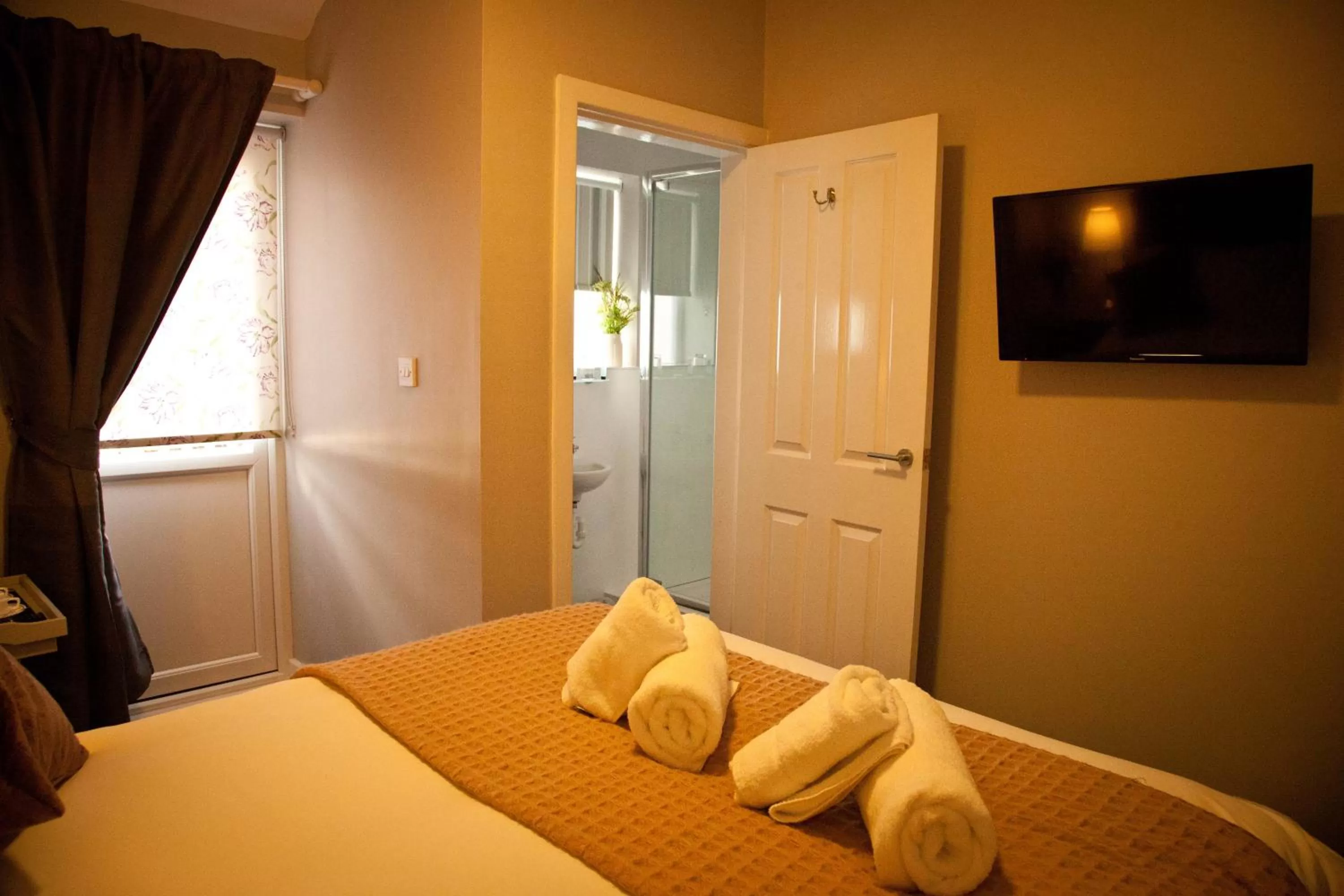 Bed in Rowton Poplars Hotel