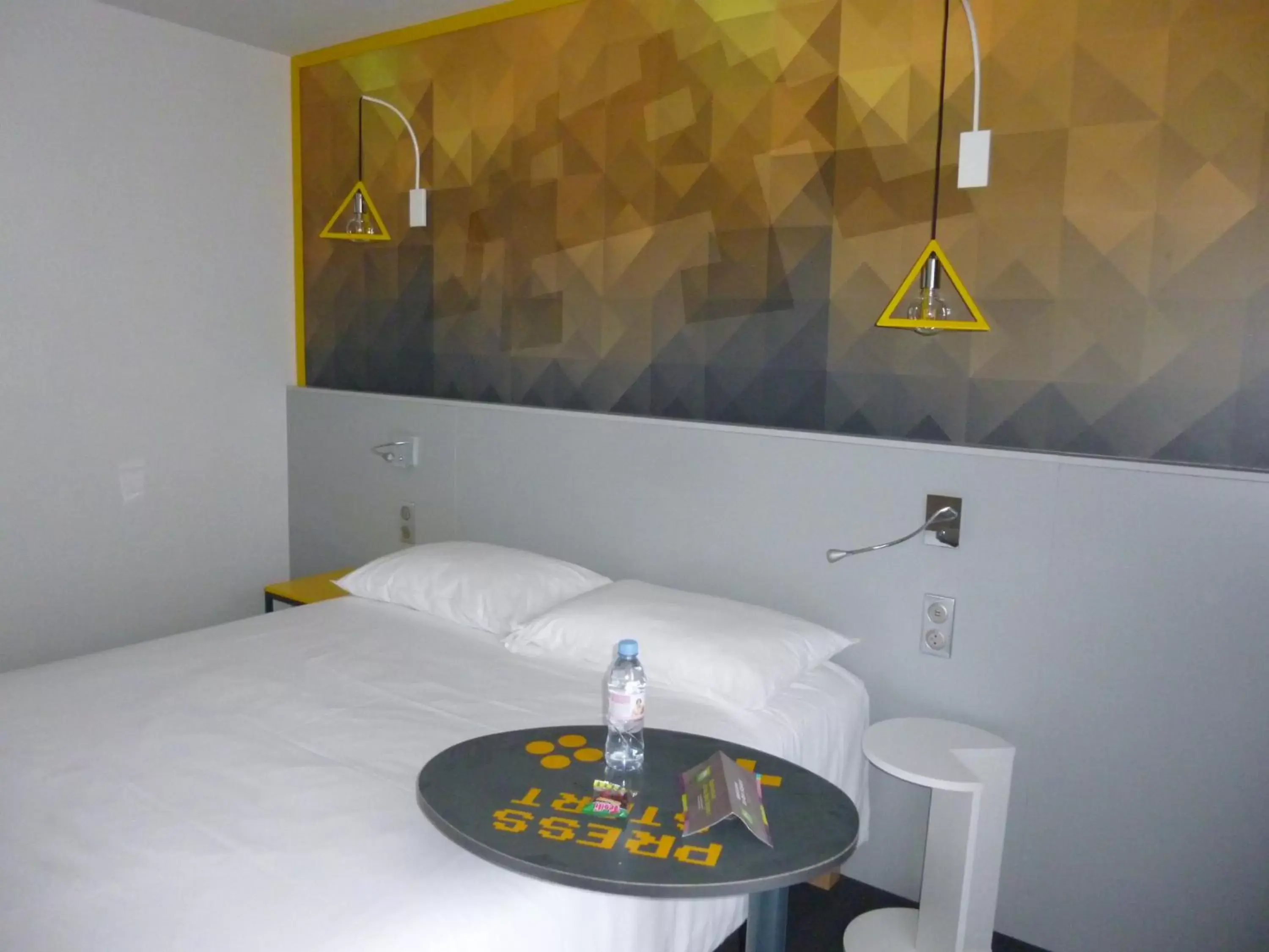 Photo of the whole room, Bed in ibis Styles Poitiers Nord