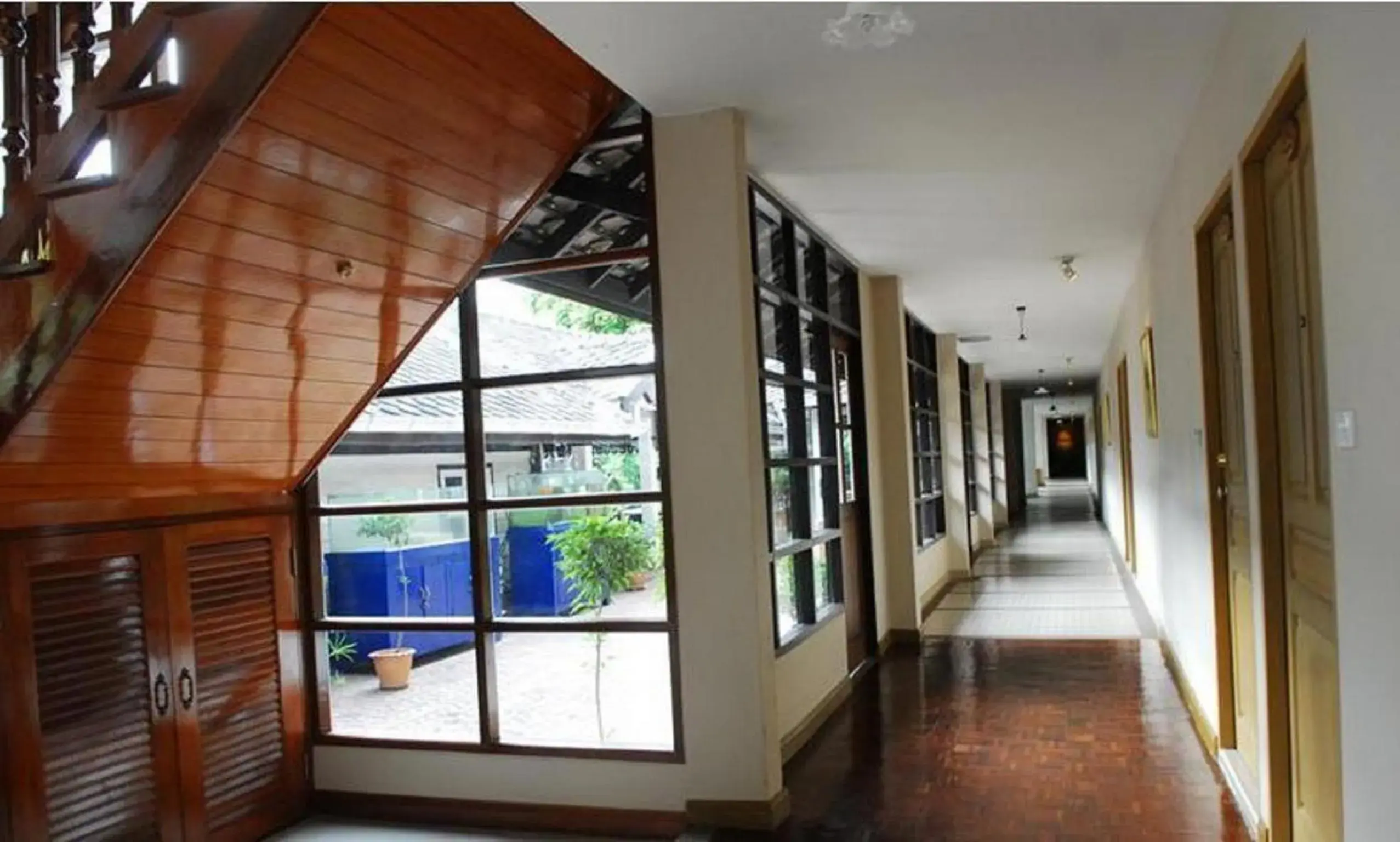 Standard Twin Room in Silom Village Inn Standard Twin Room in Silom Village Inn