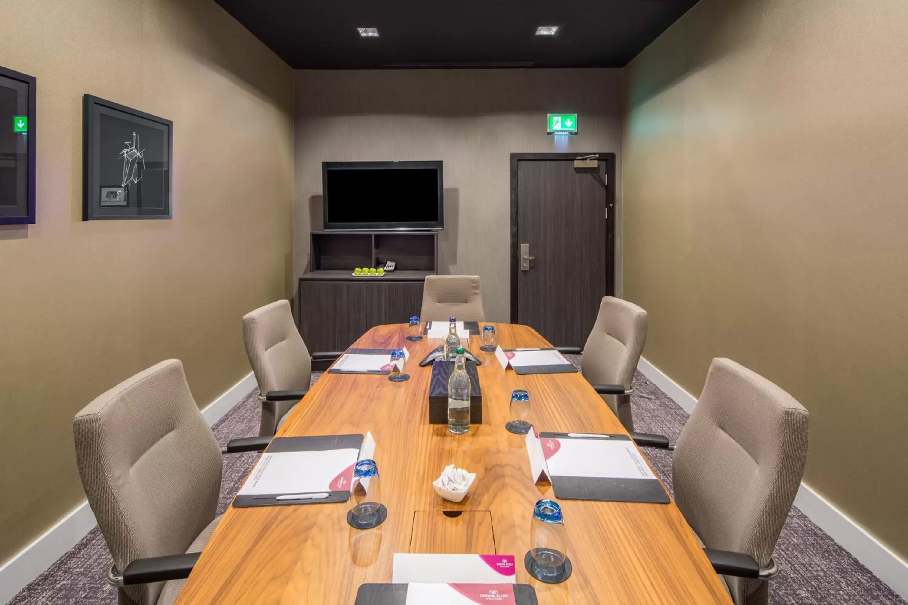 Meeting/conference room in Crowne Plaza Aberdeen Airport, an IHG Hotel