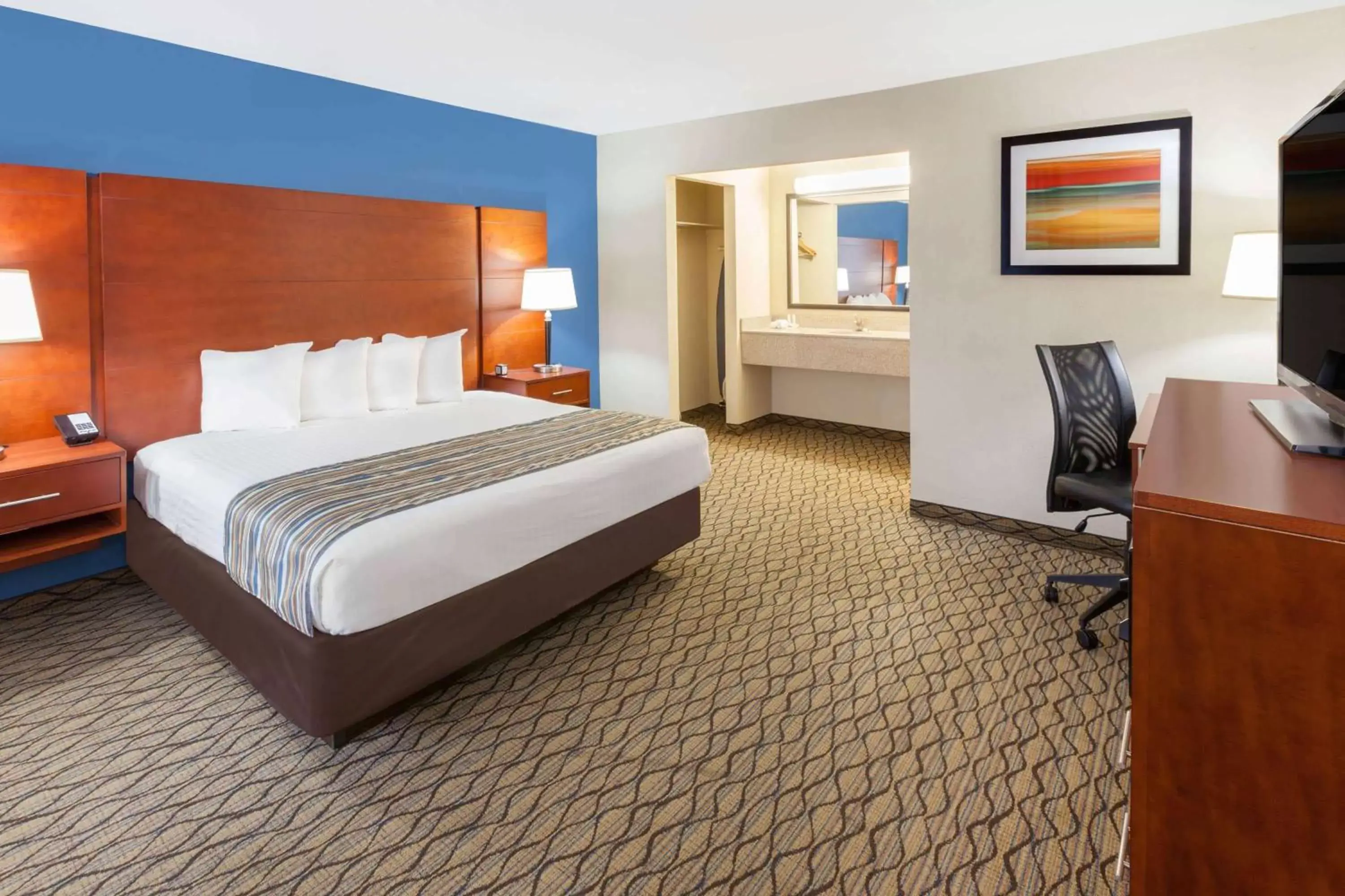 Photo of the whole room, Bed in Baymont by Wyndham St. Ignace Lakefront