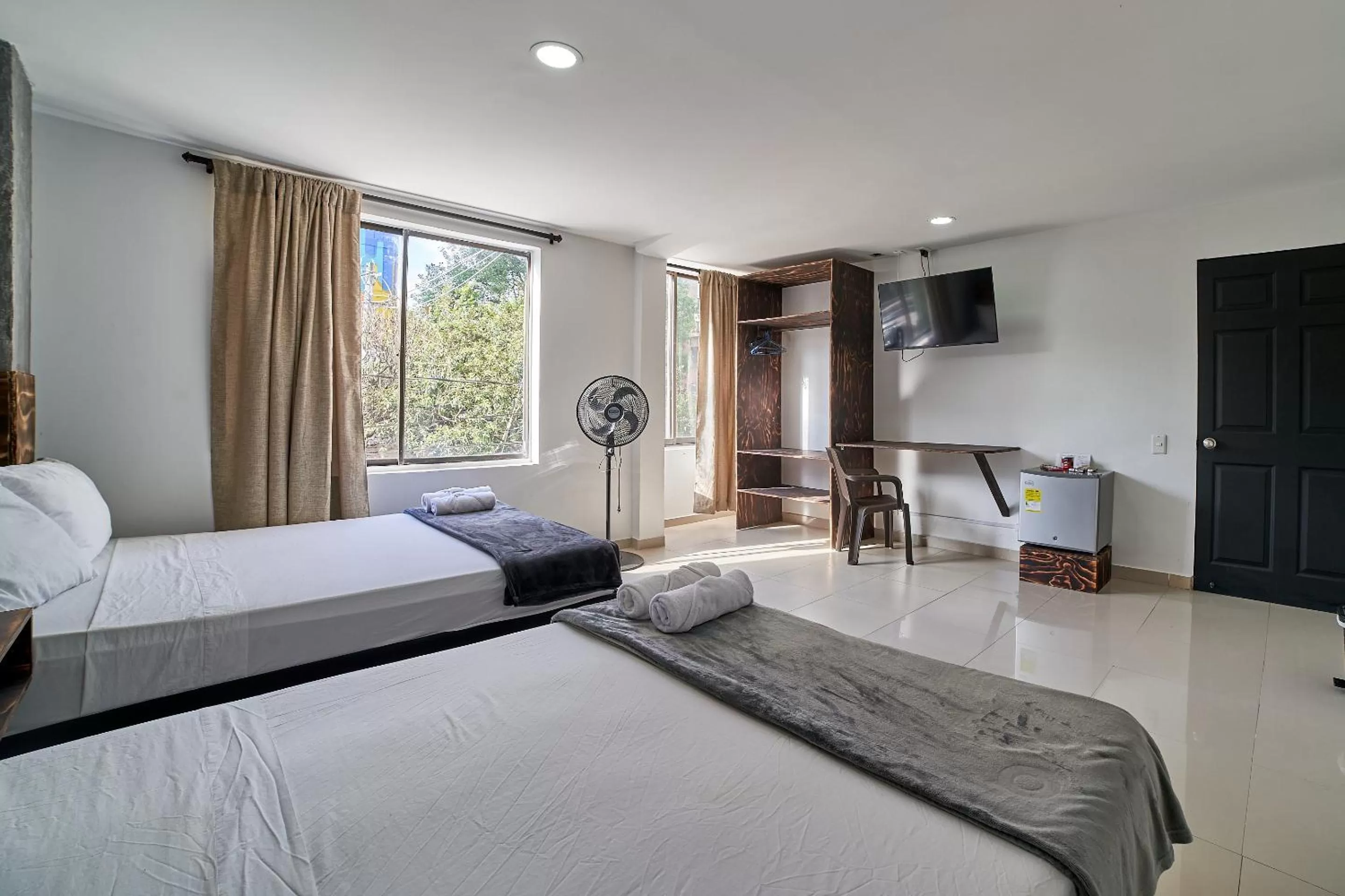 Communal lounge/ TV room in Farum Hotel Express