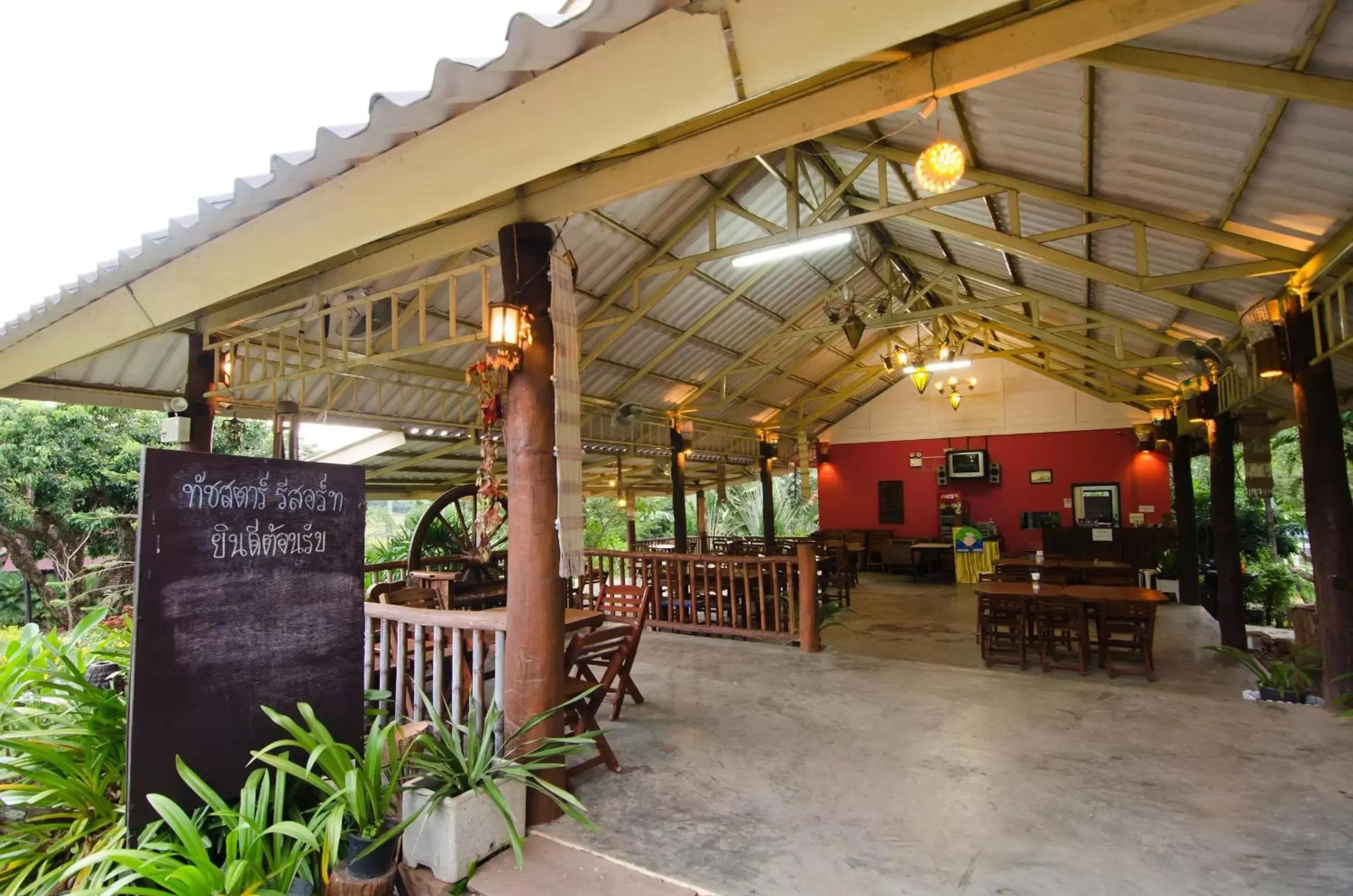 Restaurant/Places to Eat in Touch Star Resort - Doi Inthanon