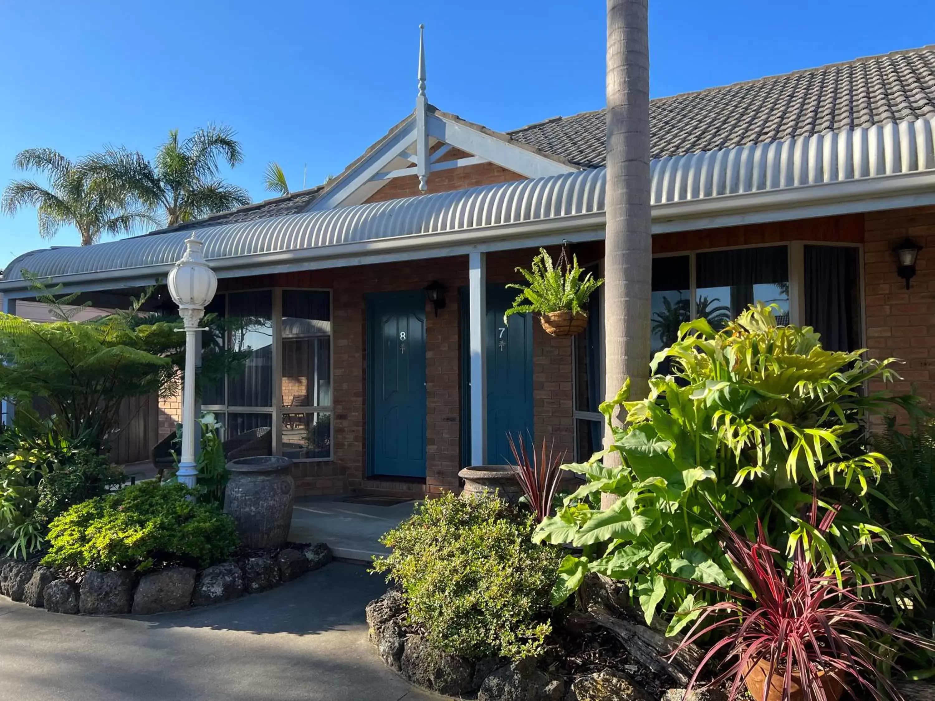 Garden view, Property Building in Coastal Waters Motor Inn