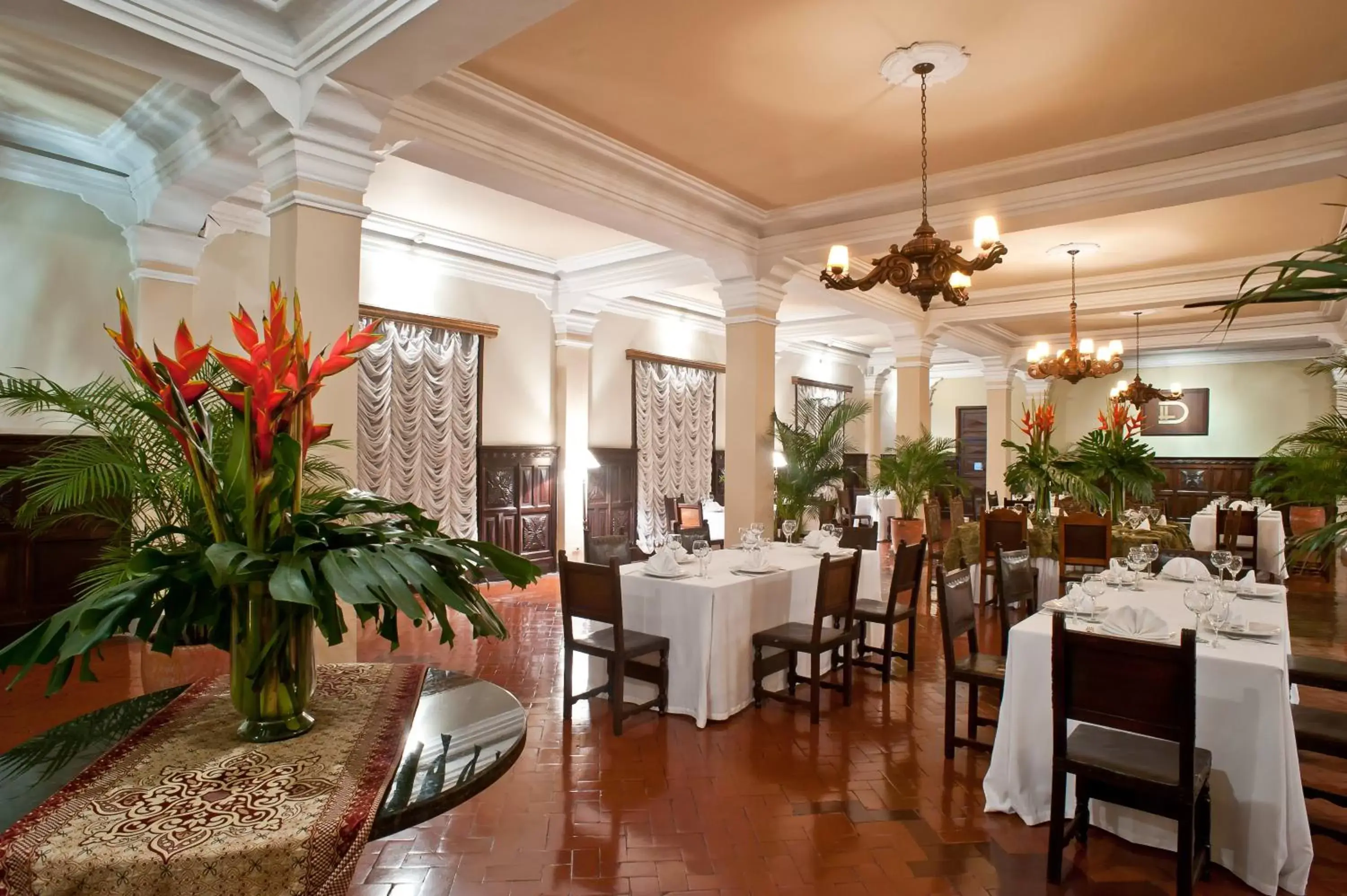 Restaurant/places to eat in Hotel Dann Monasterio Restaurant/places to eat in Hotel Dann Monasterio