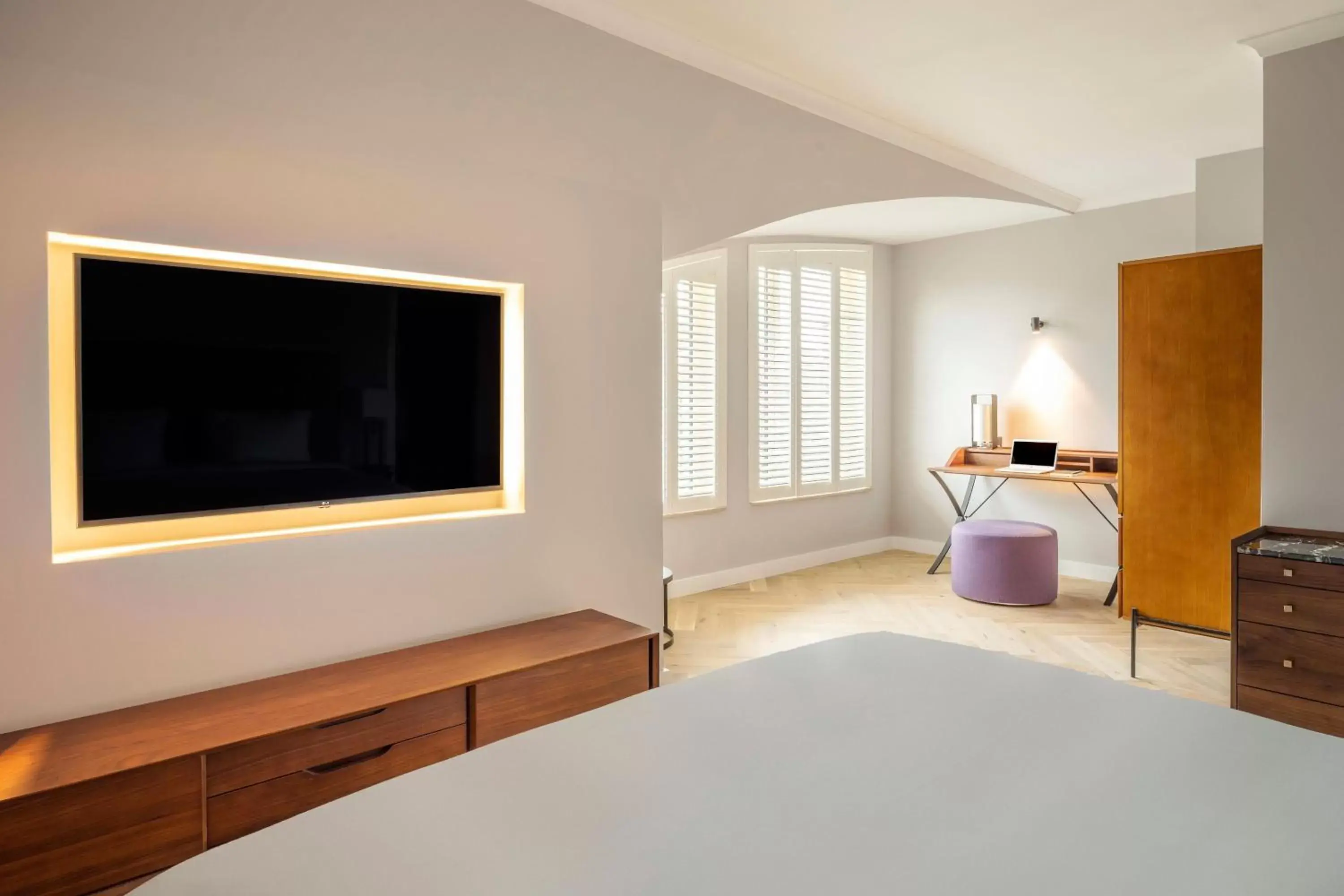 Bedroom, TV/Entertainment Center in Marriott Executive Apartments Brussels